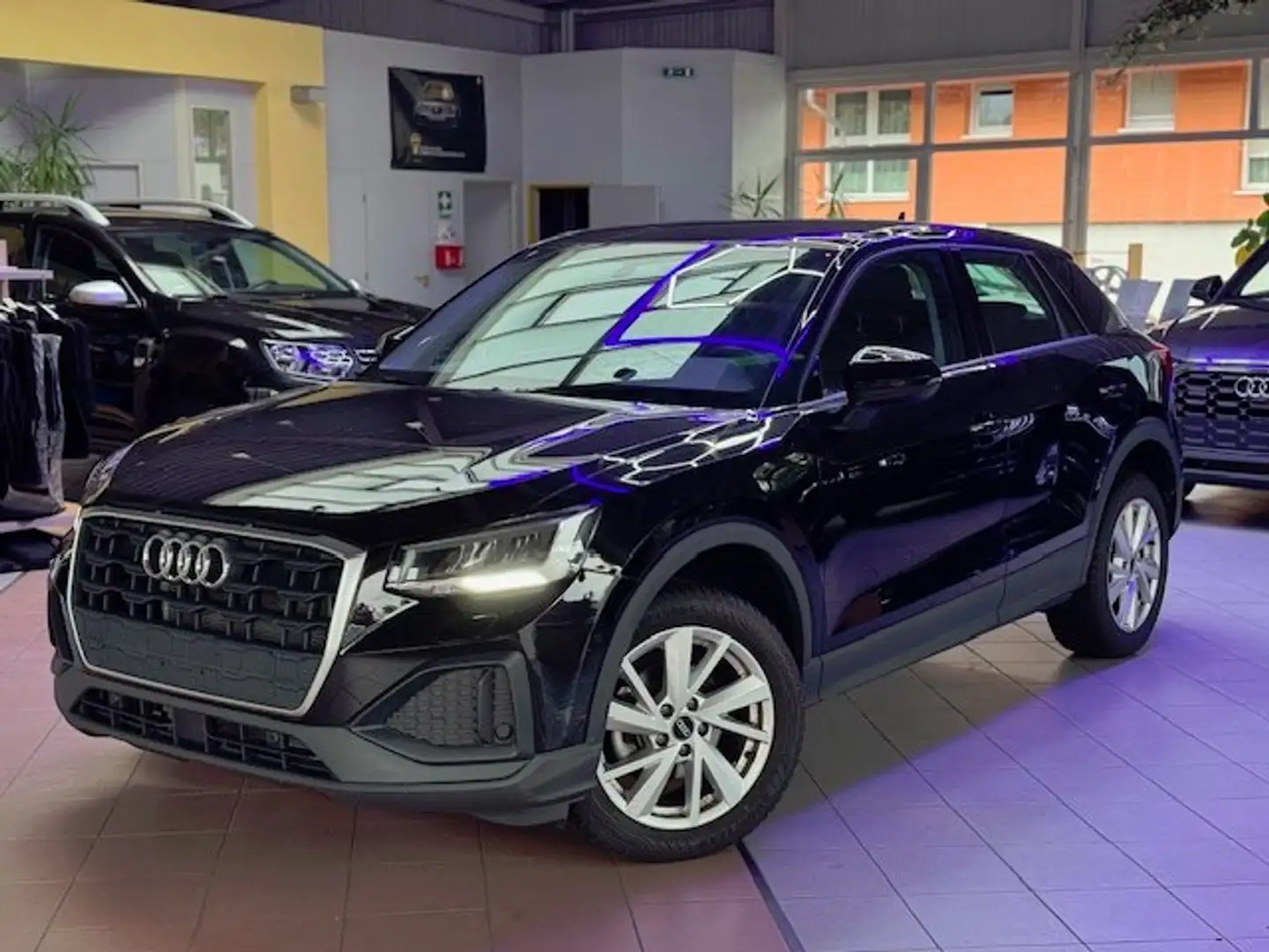 Audi Q2 35 TFSI Schwarz - 1