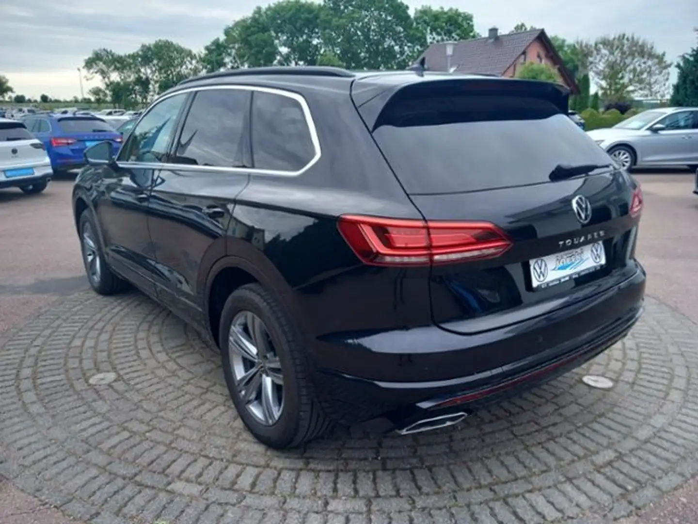 Volkswagen Touareg 3.0 TDI R-Line Navi,AHK,LED Zwart - 2