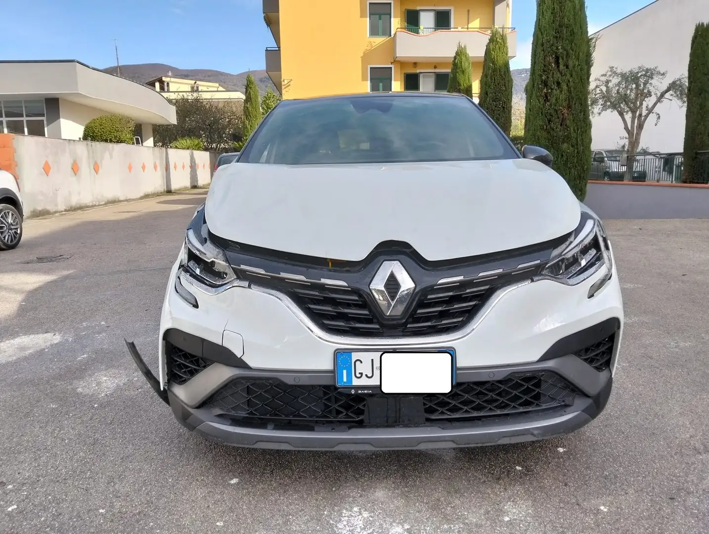 Renault Captur 1.6 E-Tech hybrid RS Line 145cv auto SINISTRATA Weiß - 2