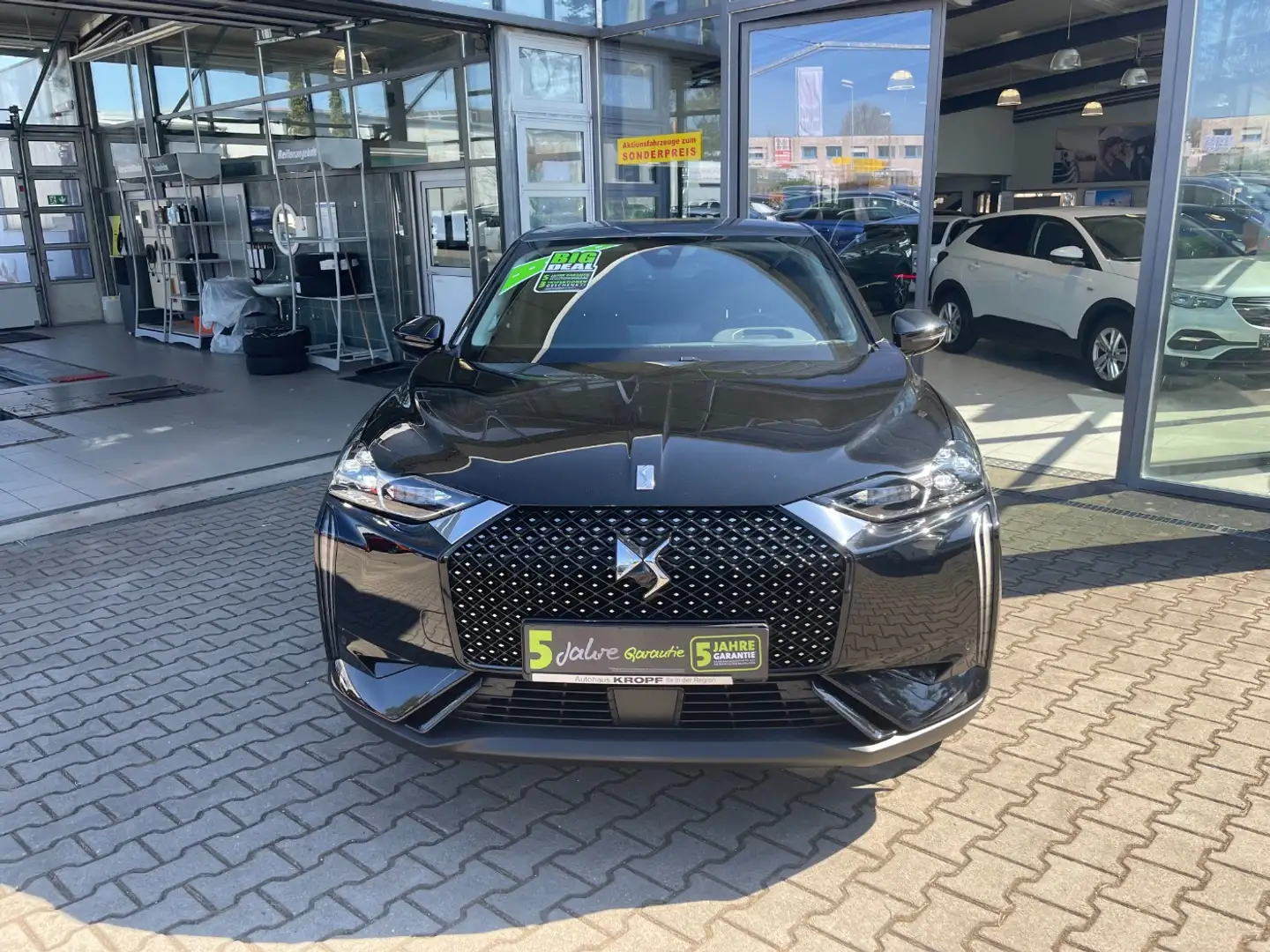 DS Automobiles DS 3 3 1.2 PureTech 10 Rivoli Navi+SHZ+Kam.+LM Fekete - 2