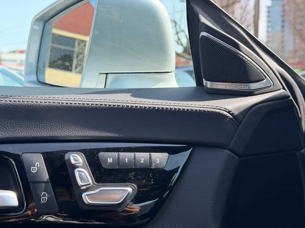 Mercedes-Benz CLS снимка Mercedes-Benz CLS