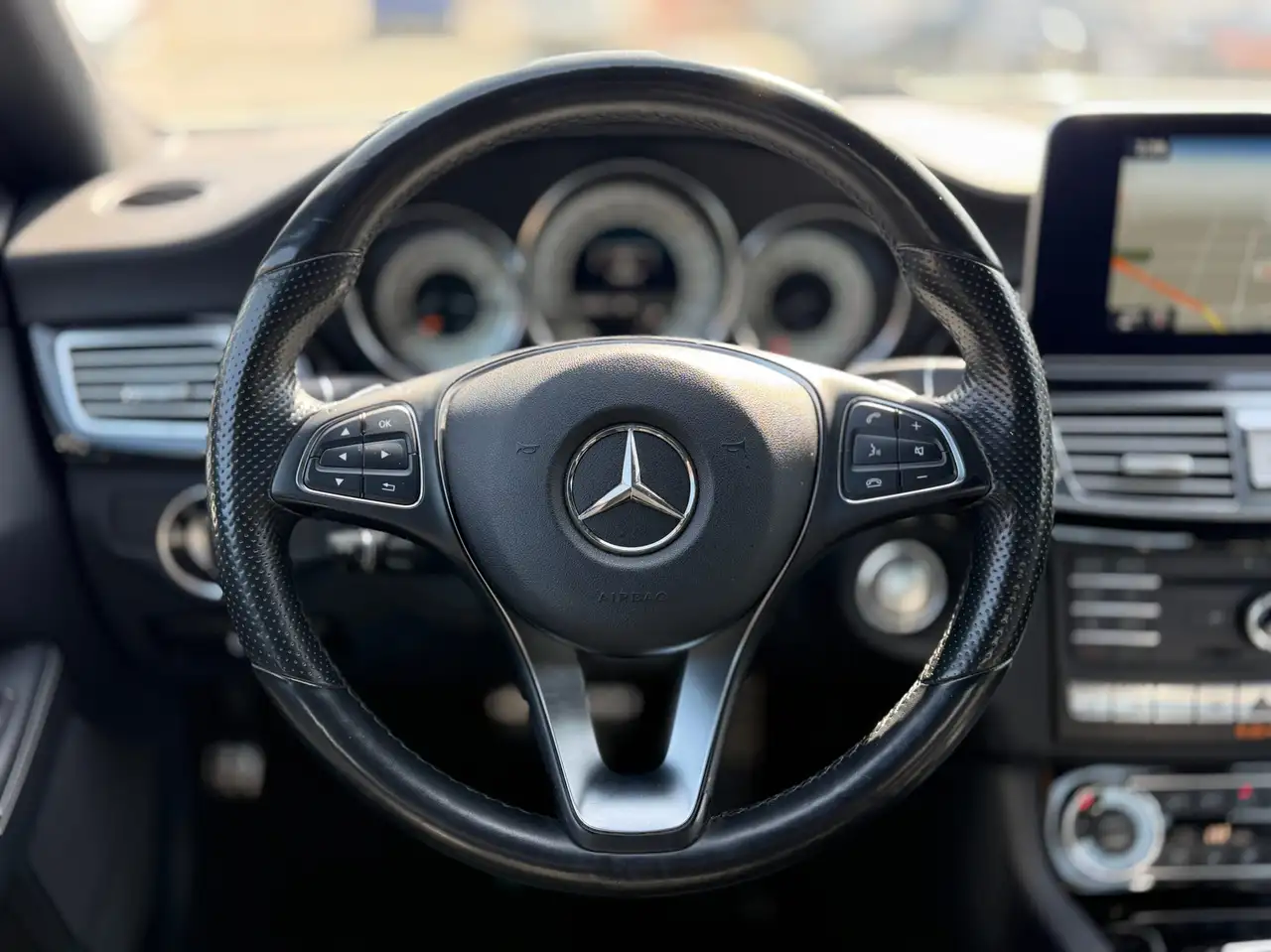 Mercedes-Benz CLS снимка Mercedes-Benz CLS