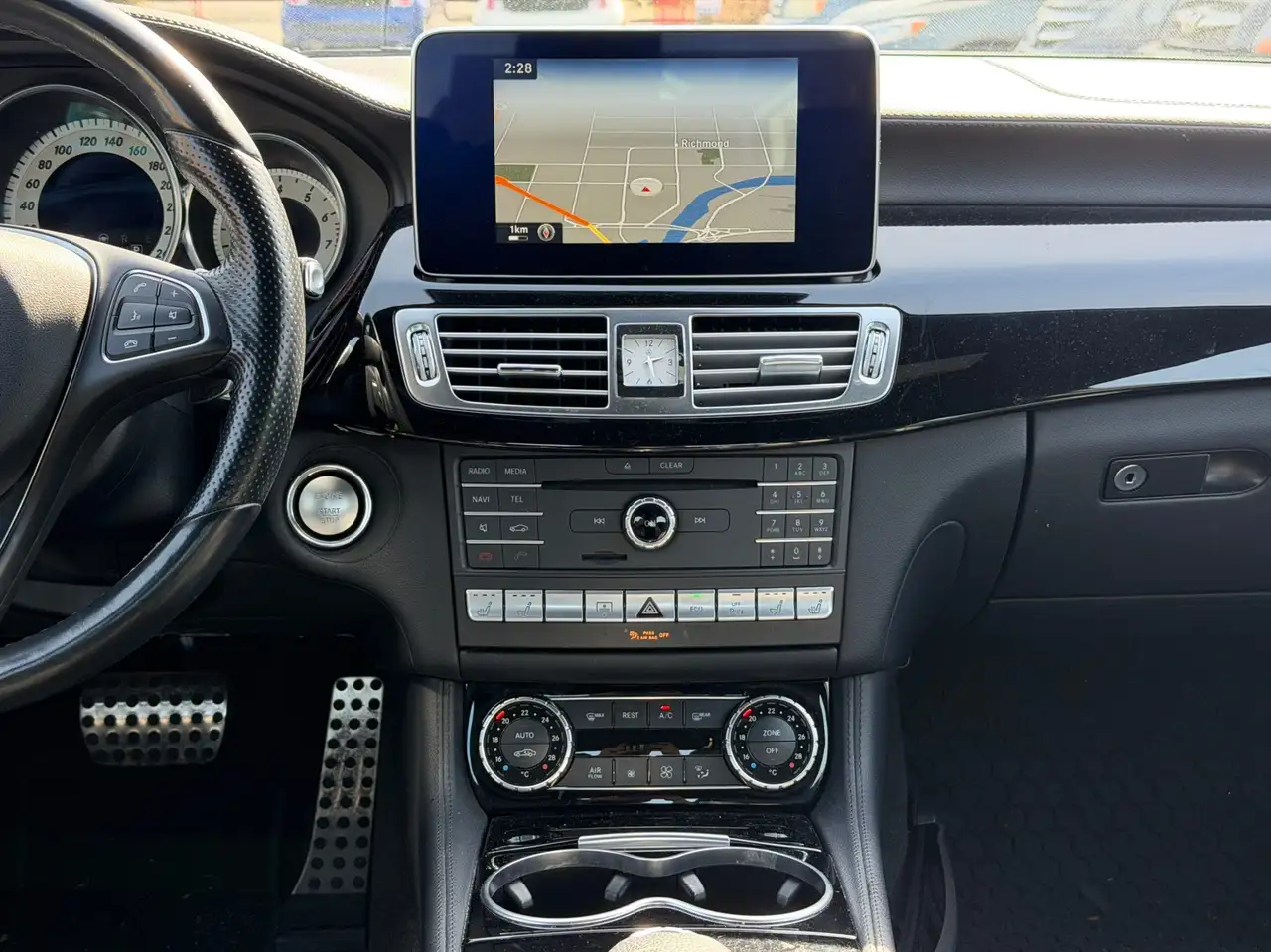 Mercedes-Benz CLS снимка Mercedes-Benz CLS