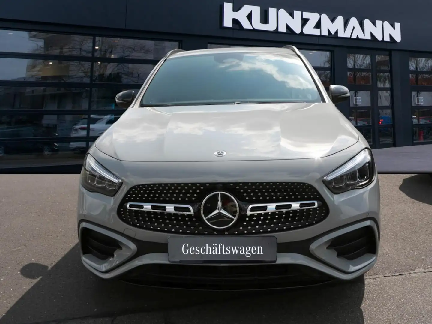 Mercedes-Benz GLA 180 AMG Night Navi Distronic AHK Totwinkel Grau - 2