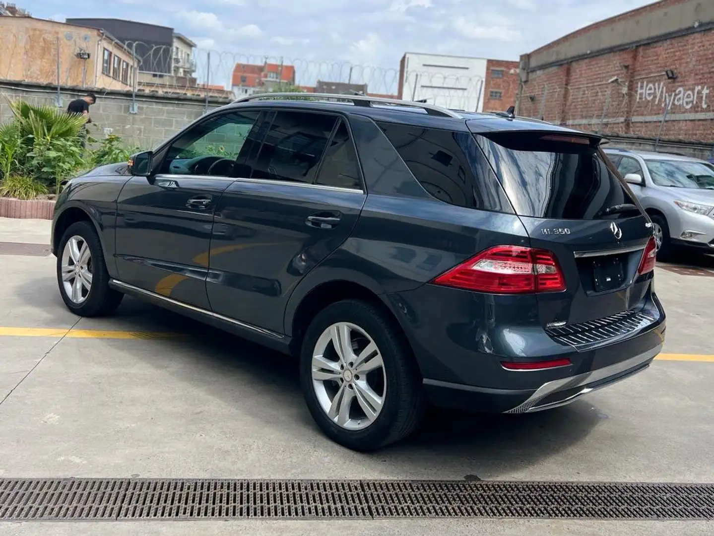 Mercedes-Benz ML 350 FULLY LOADED -ONLY FOR EXPORT OUT OF EUROPE Grau - 2