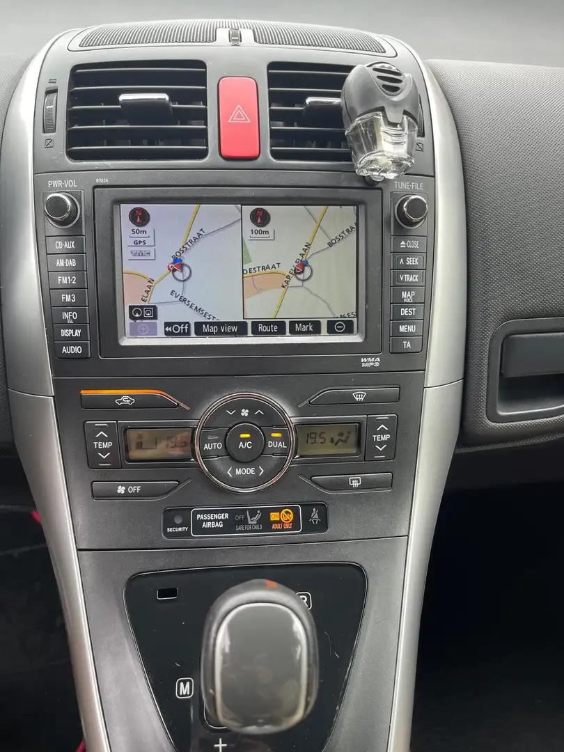 Toyota Auris 1.8i HSD Premium CVT Wit - 2