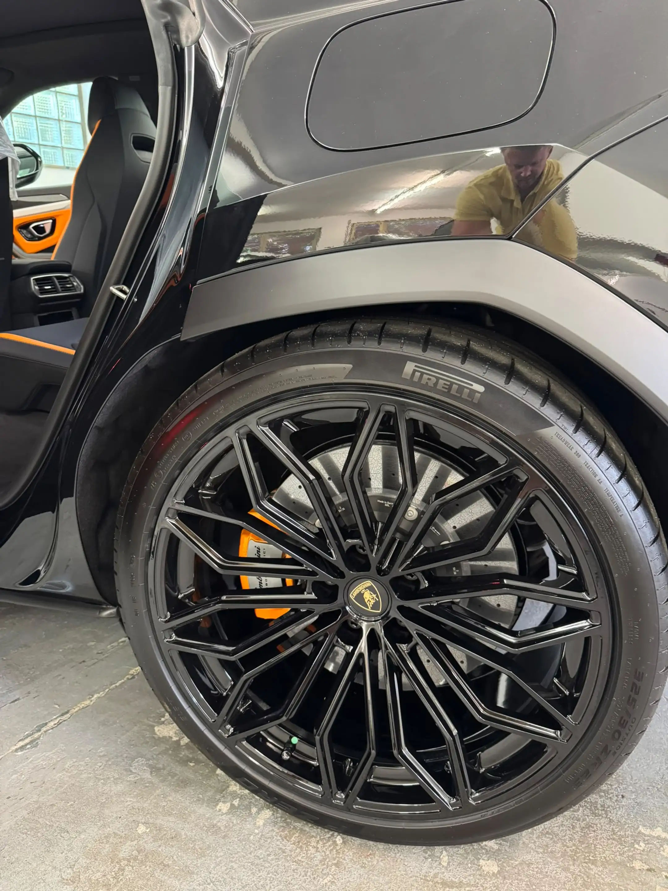 Lamborghini Urus SE — photo 4