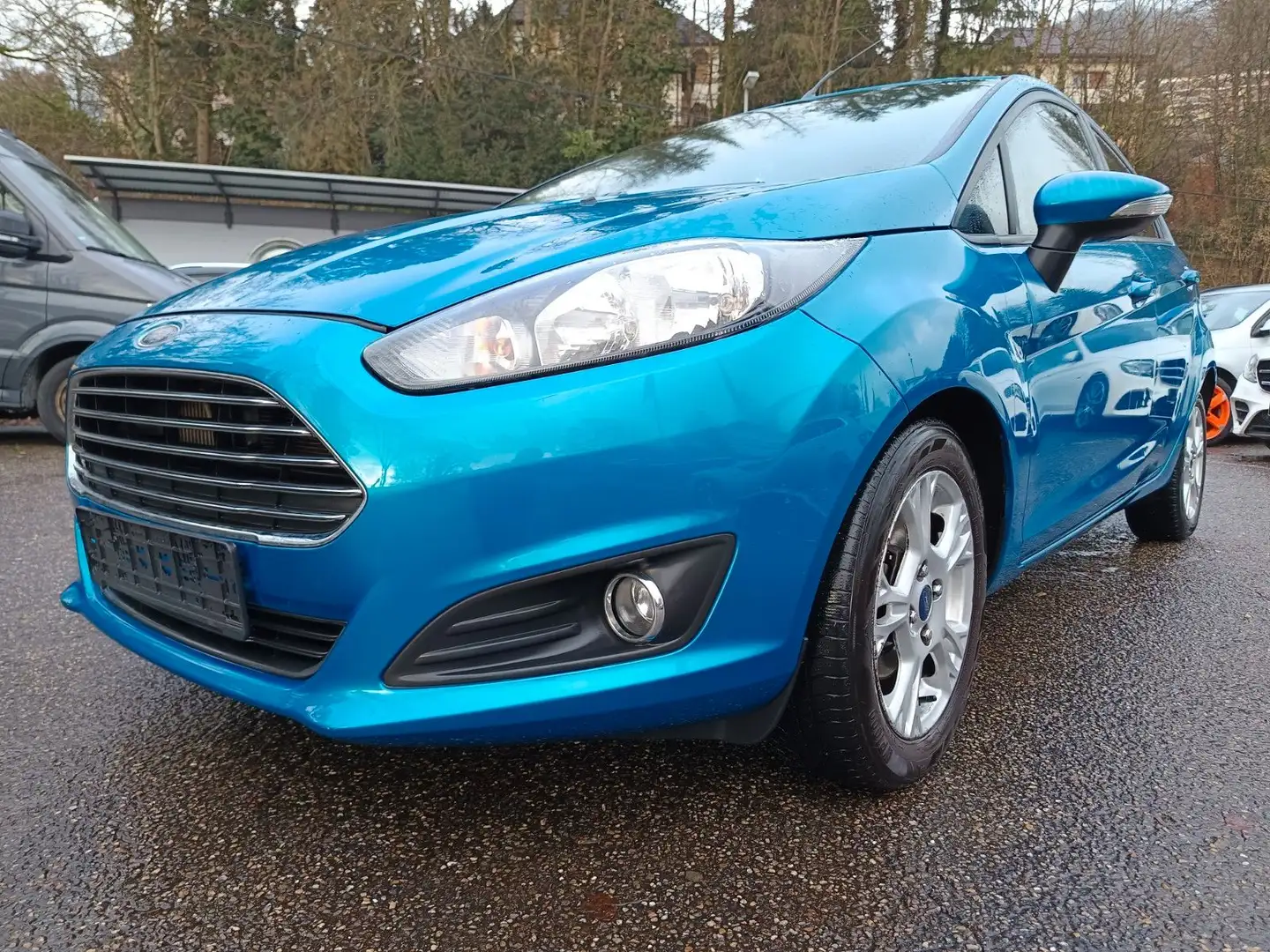 Ford Fiesta Automatik Blau - 1