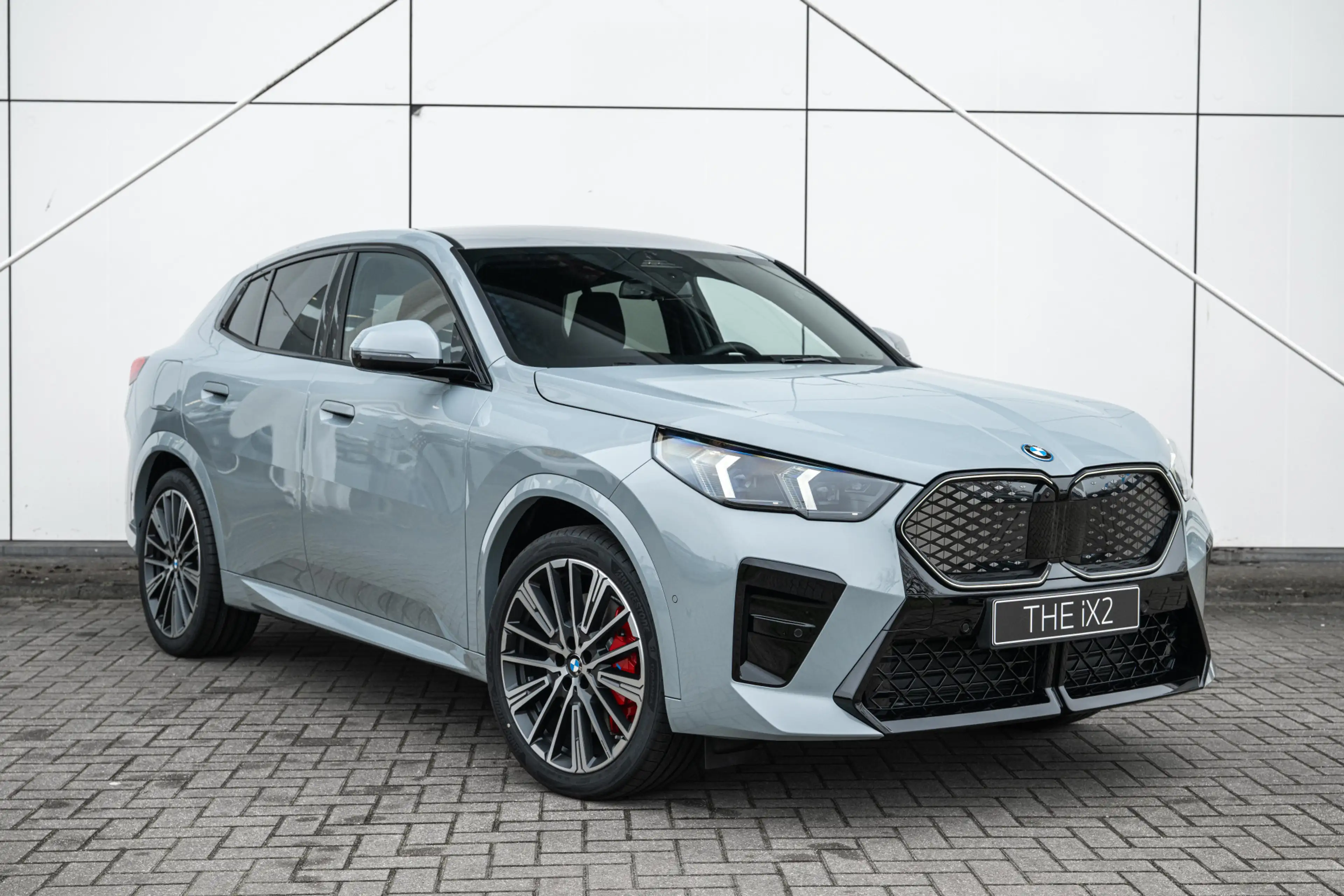 BMW iX2 eDrive20 High Executive M Sport / Sportstoelen / A — photo 14