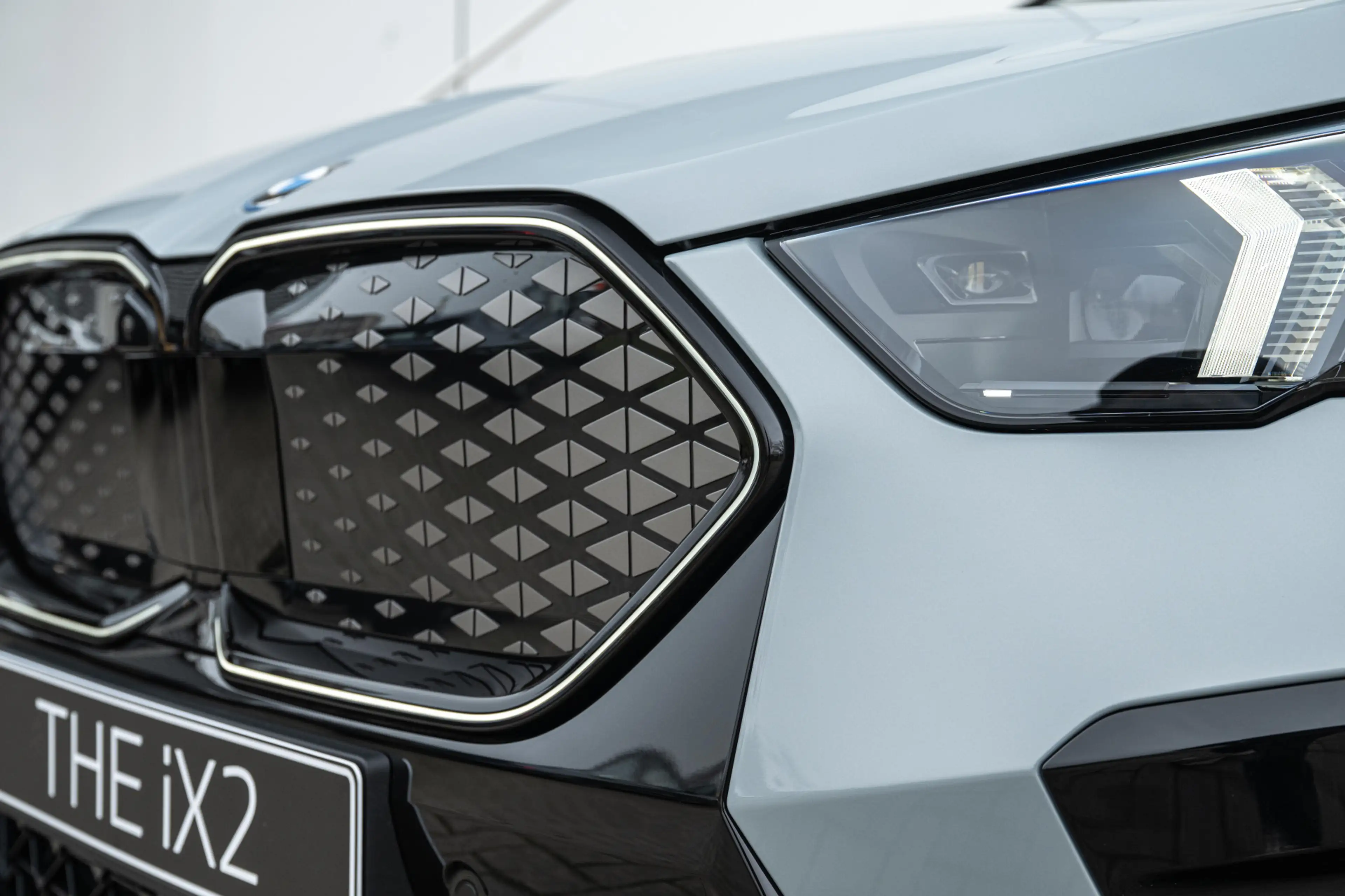 BMW iX2 eDrive20 High Executive M Sport / Sportstoelen / A — photo 8
