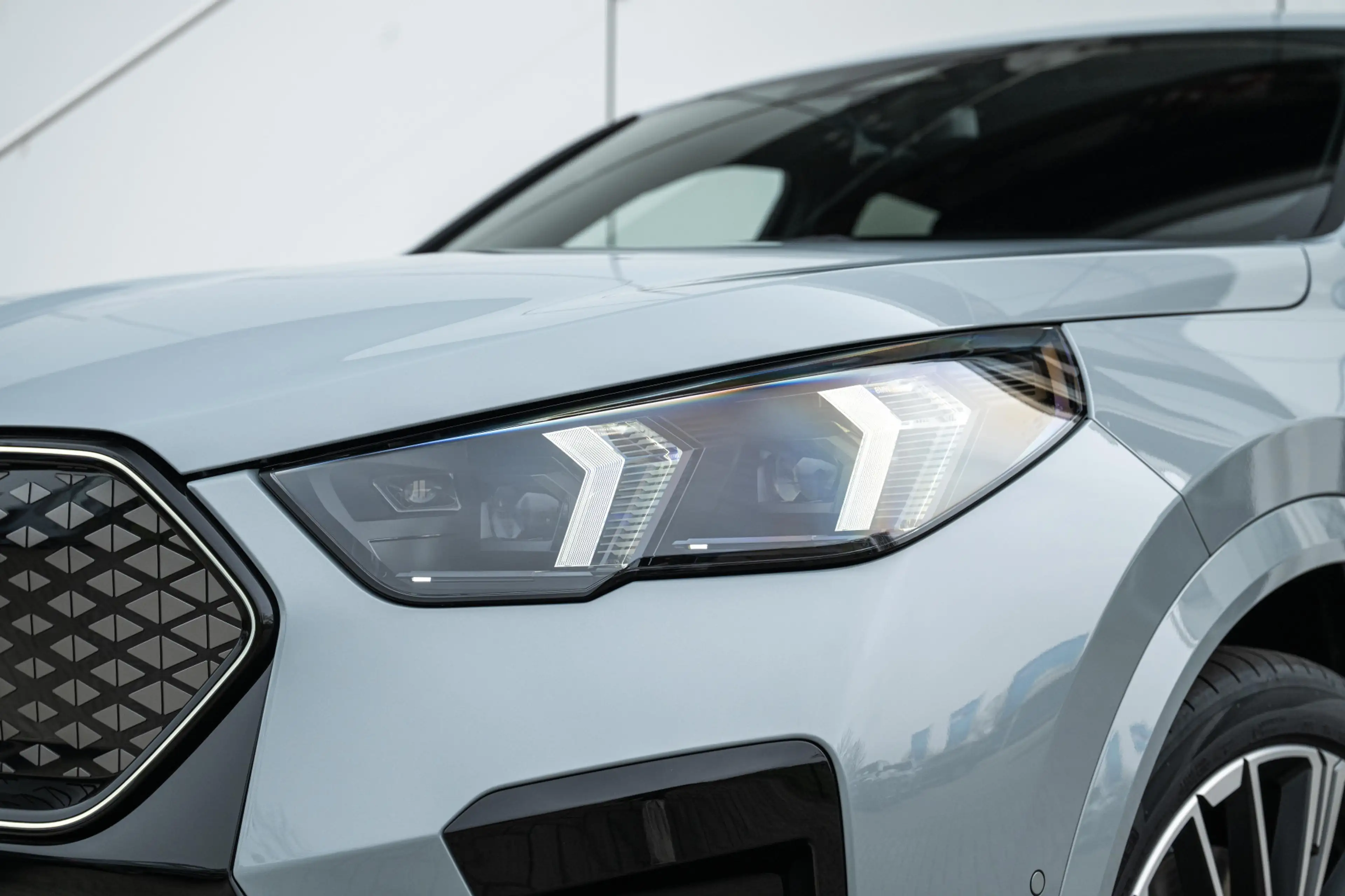 BMW iX2 eDrive20 High Executive M Sport / Sportstoelen / A — photo 9