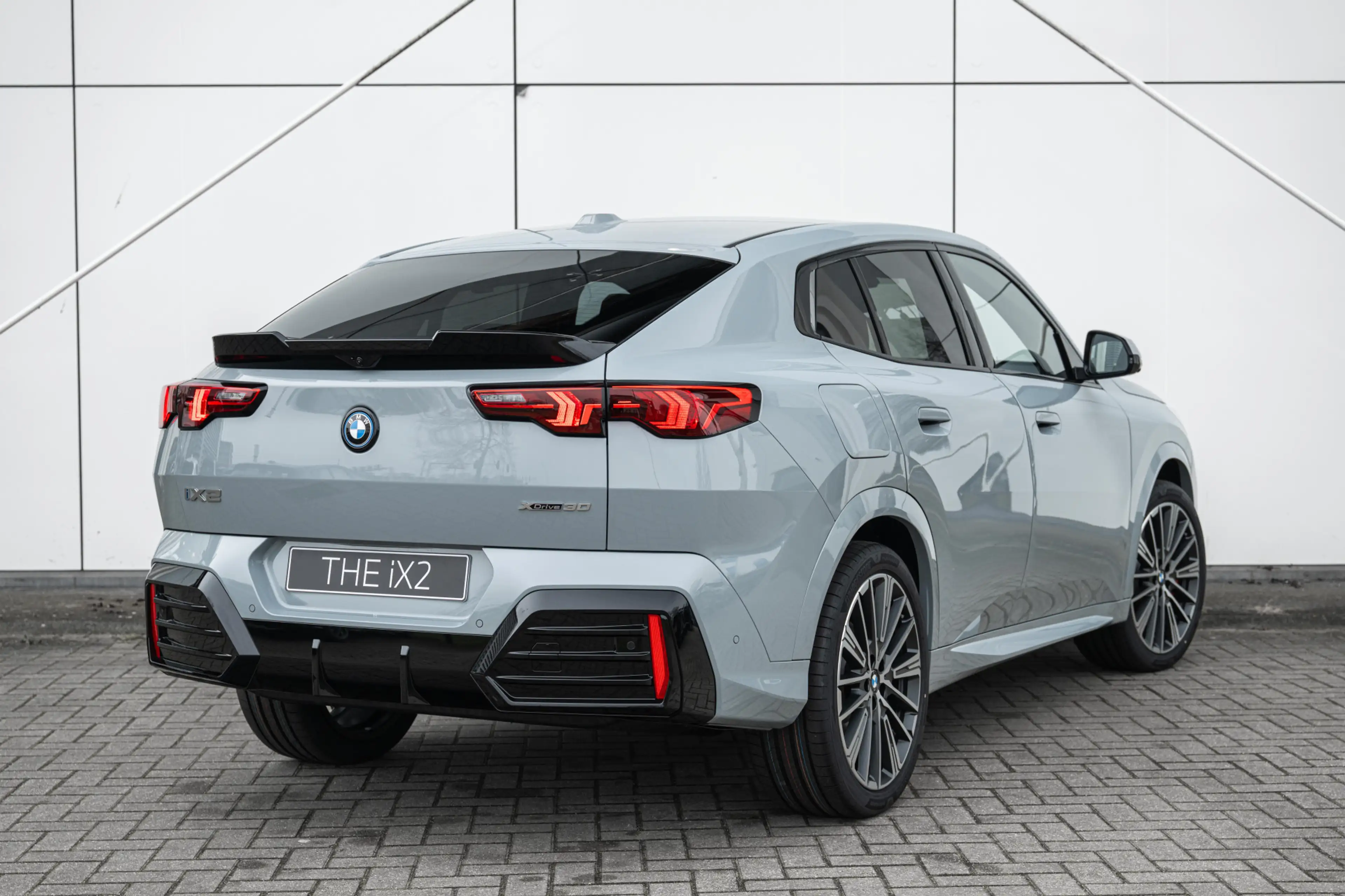 BMW iX2 eDrive20 High Executive M Sport / Sportstoelen / A — photo 2