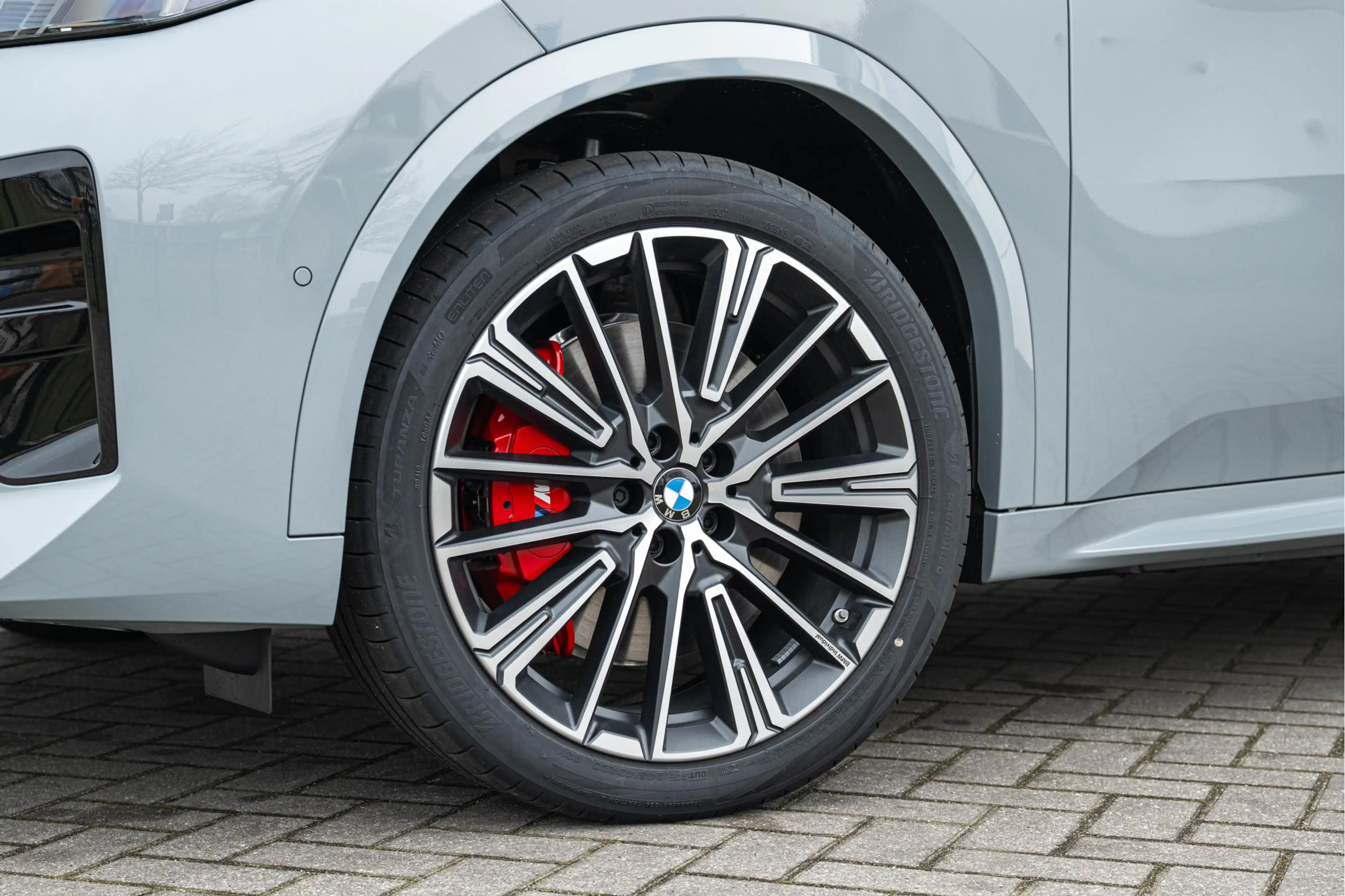 BMW iX2 eDrive20 High Executive M Sport / Sportstoelen / A — photo 10
