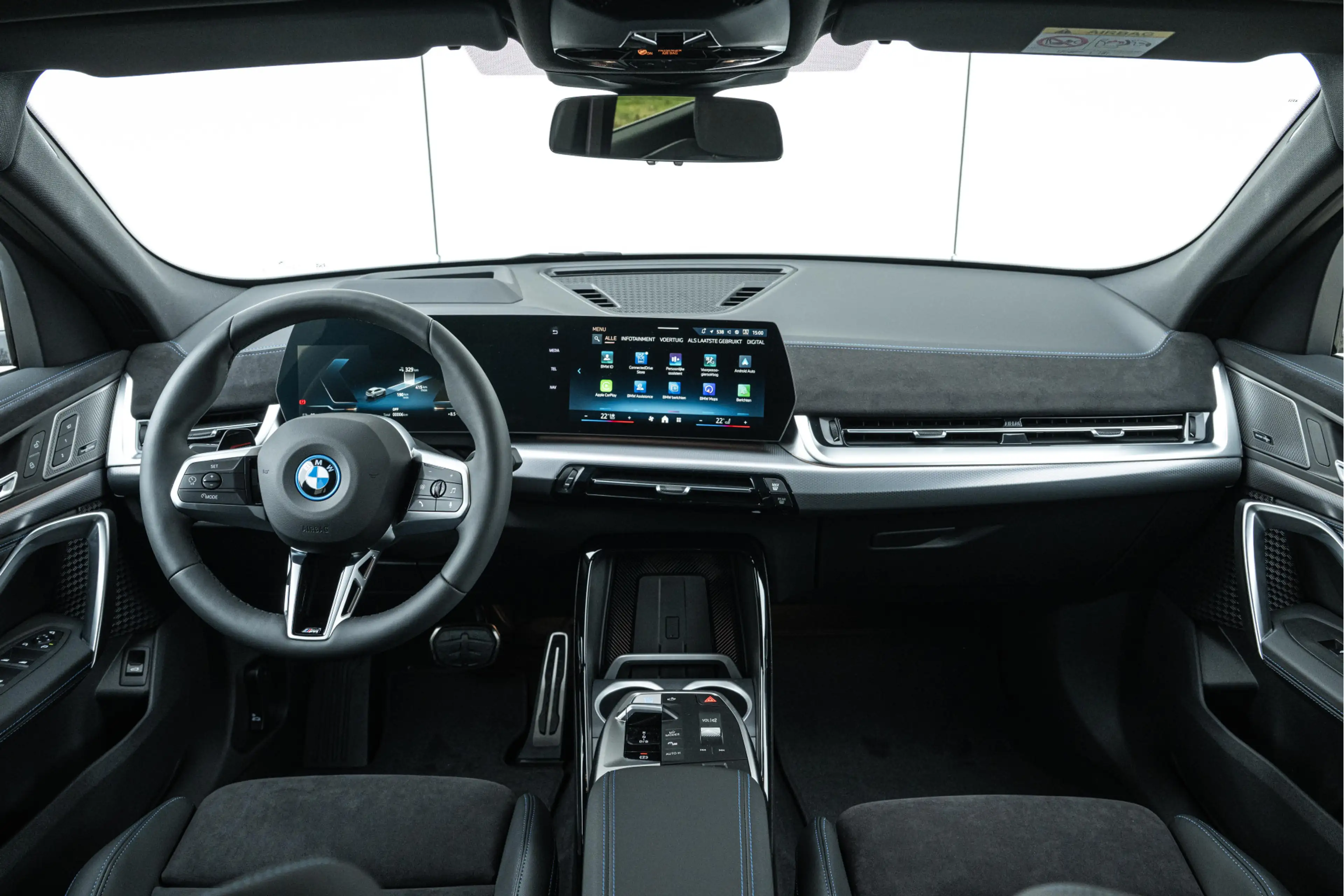 BMW iX2 eDrive20 High Executive M Sport / Sportstoelen / A — photo 3