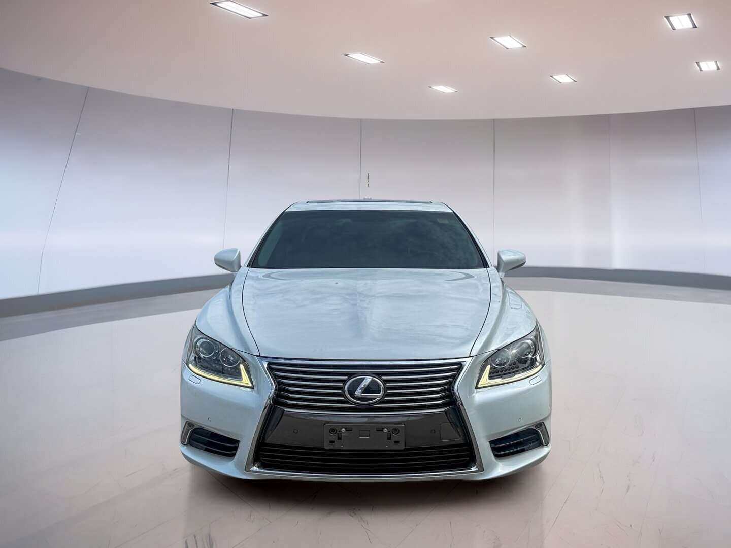 2013 Lexus LS 4dr Sdn AWD SWB — снимка 2