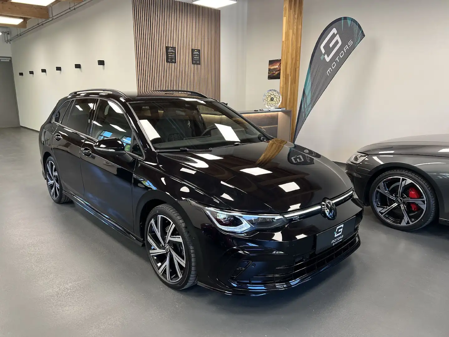 Volkswagen Golf VIII 2.0 TDI R-LINE 4M MATRIX ALL BLACK AHK STDHZ Schwarz - 2