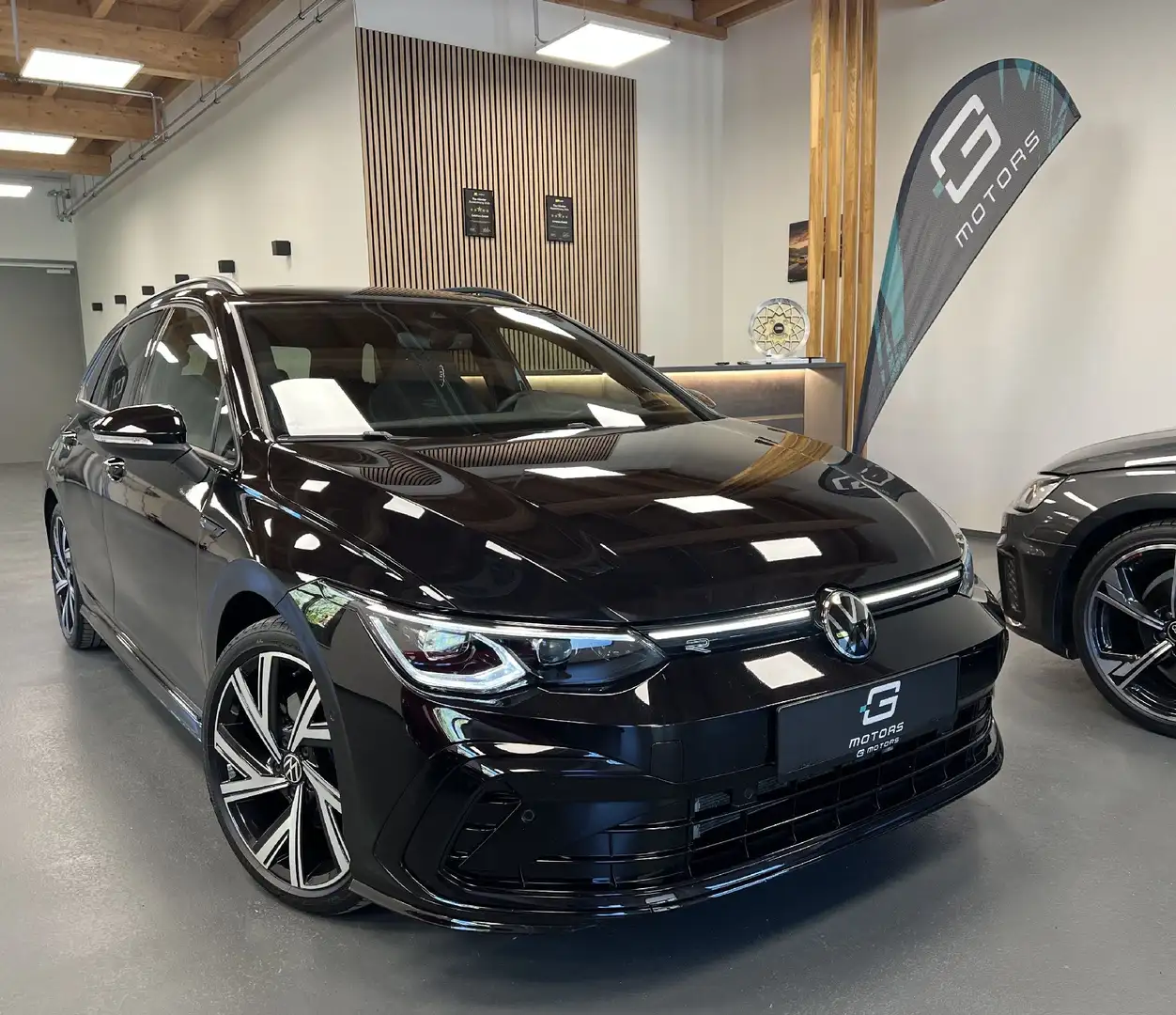 Volkswagen Golf VIII 2.0 TDI R-LINE 4M MATRIX ALL BLACK AHK STDHZ Schwarz - 1