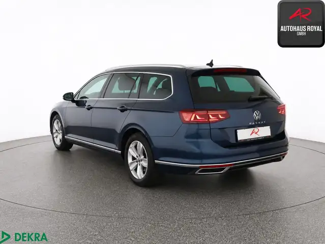 Volkswagen Passat view 3