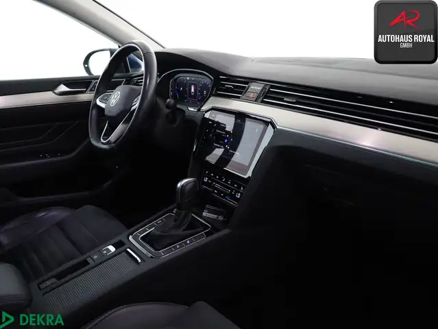 Volkswagen Passat view 10