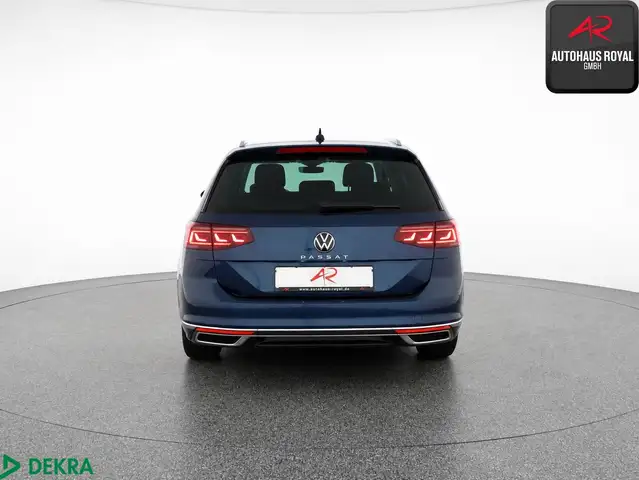 Volkswagen Passat view 4