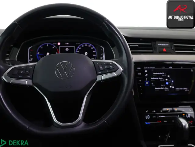 Volkswagen Passat view 15