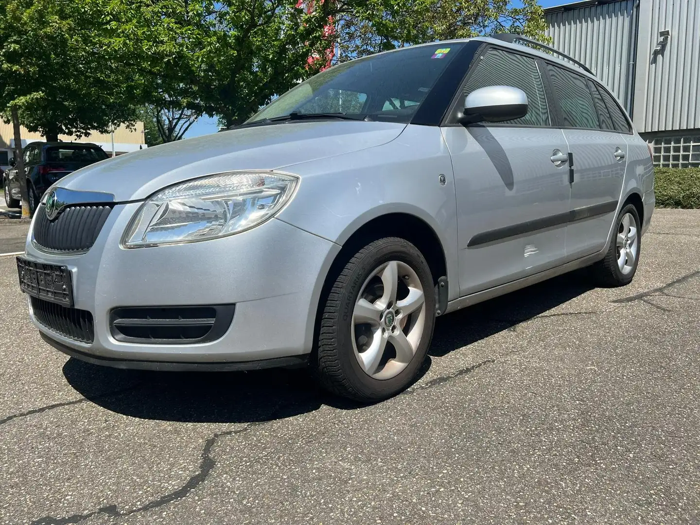 Skoda Fabia 1.2 HTP Combi Ambiente Silber - 1