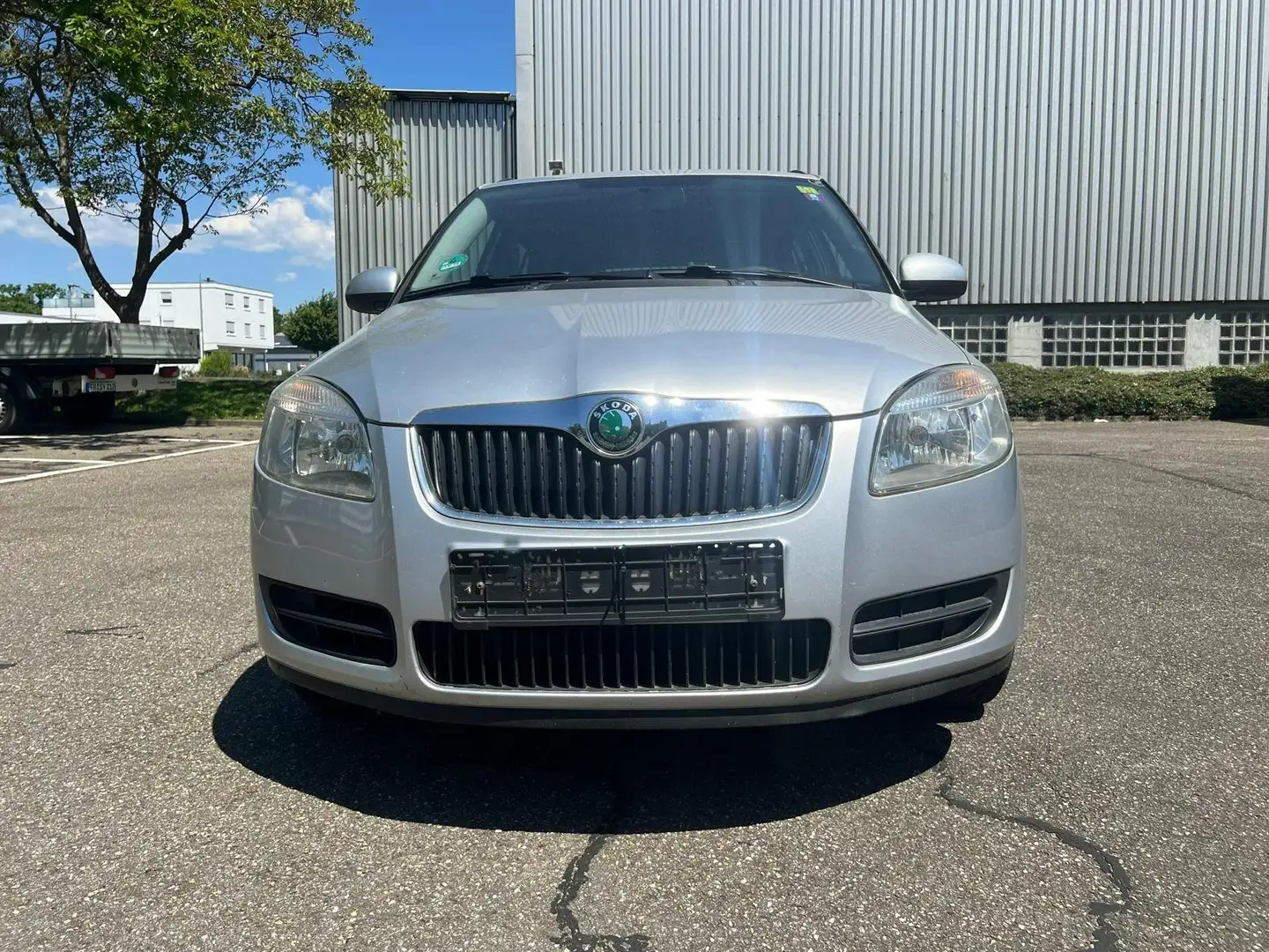 Skoda Fabia 1.2 HTP Combi Ambiente Silber - 2