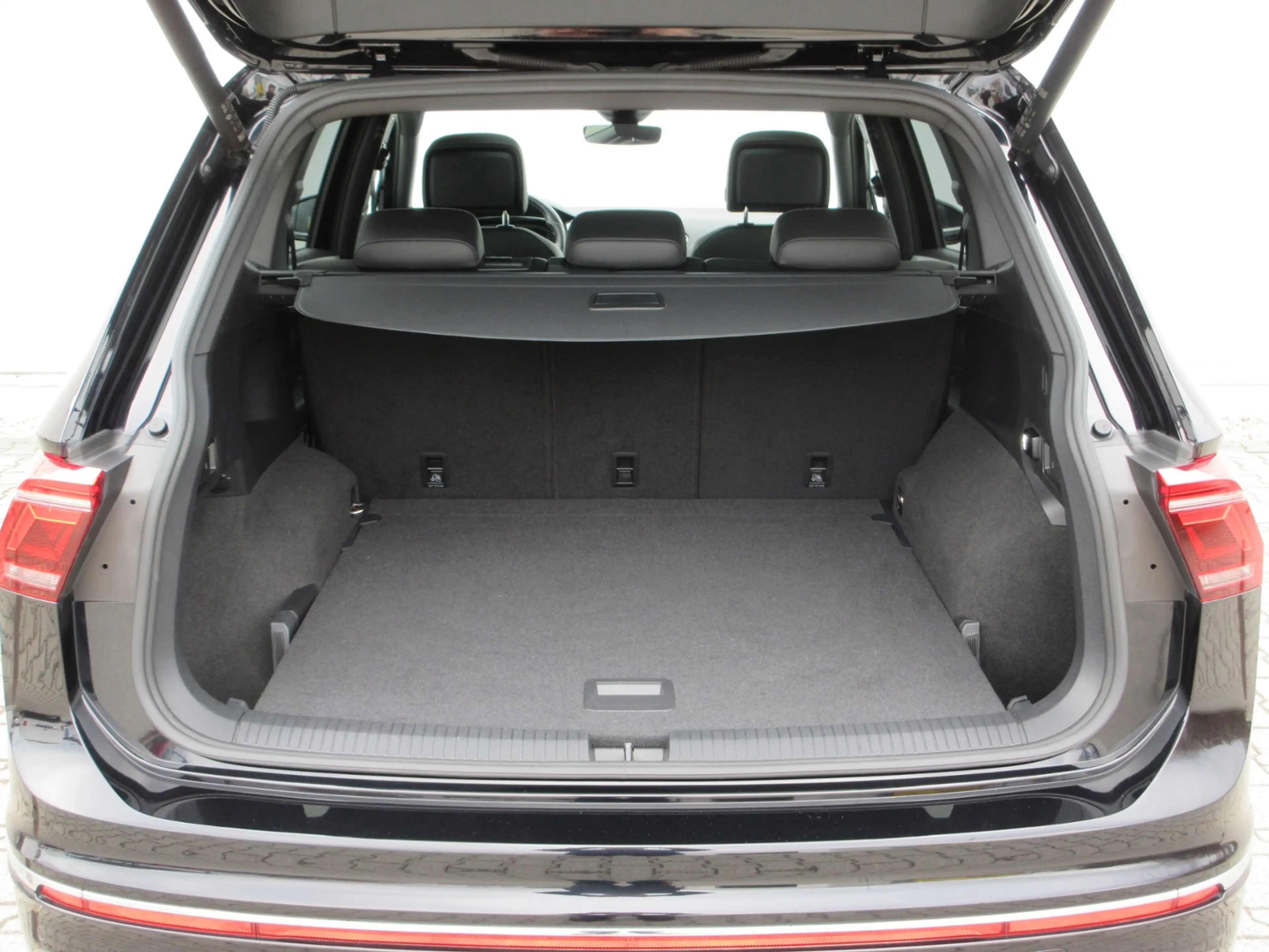 Volkswagen Tiguan Allspace 2.0 TDI 200PS 4M DSG R-Line PANORAMA/STAND-HZ/MAT — photo 14