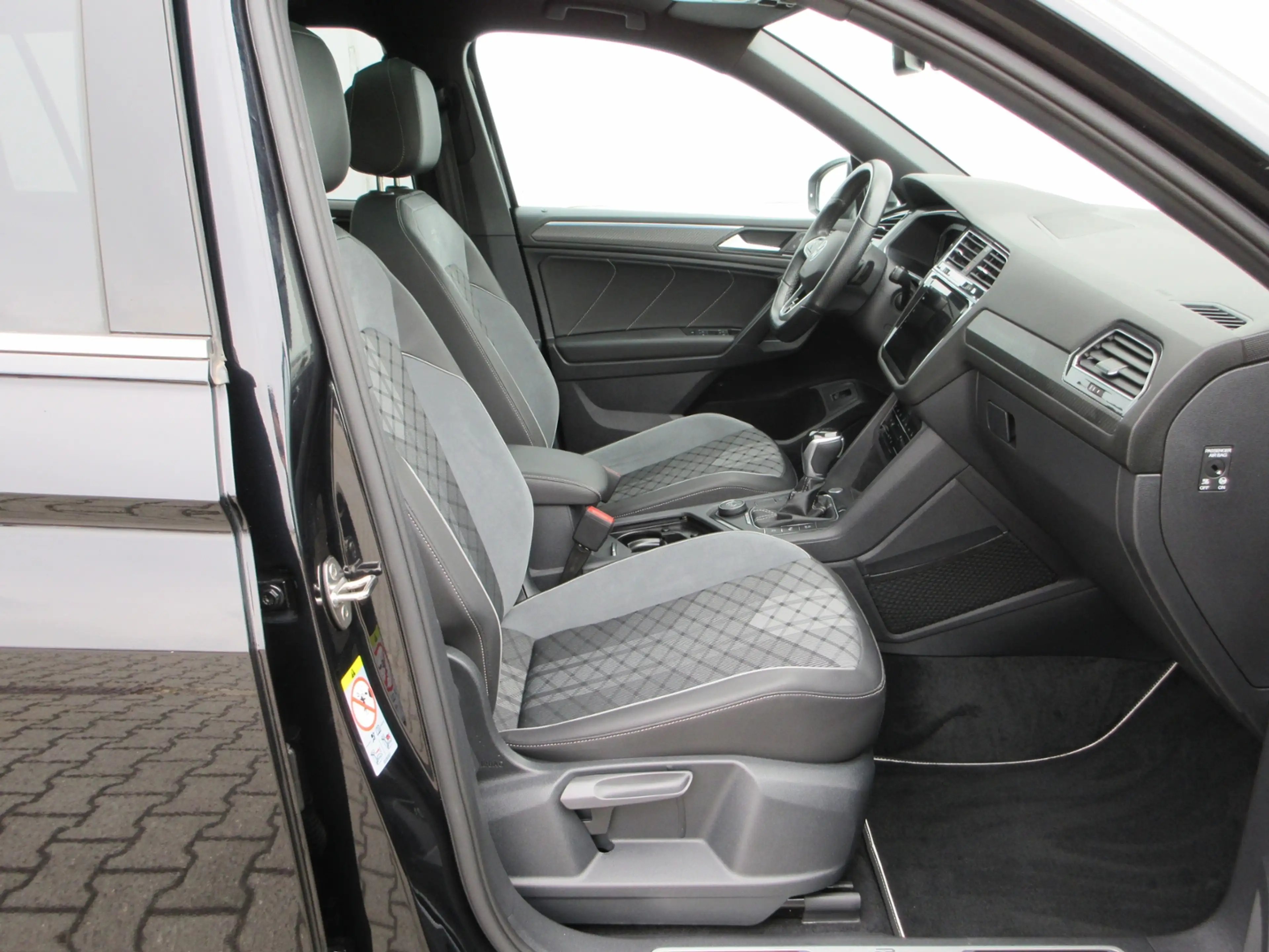 Volkswagen Tiguan Allspace 2.0 TDI 200PS 4M DSG R-Line PANORAMA/STAND-HZ/MAT — photo 5