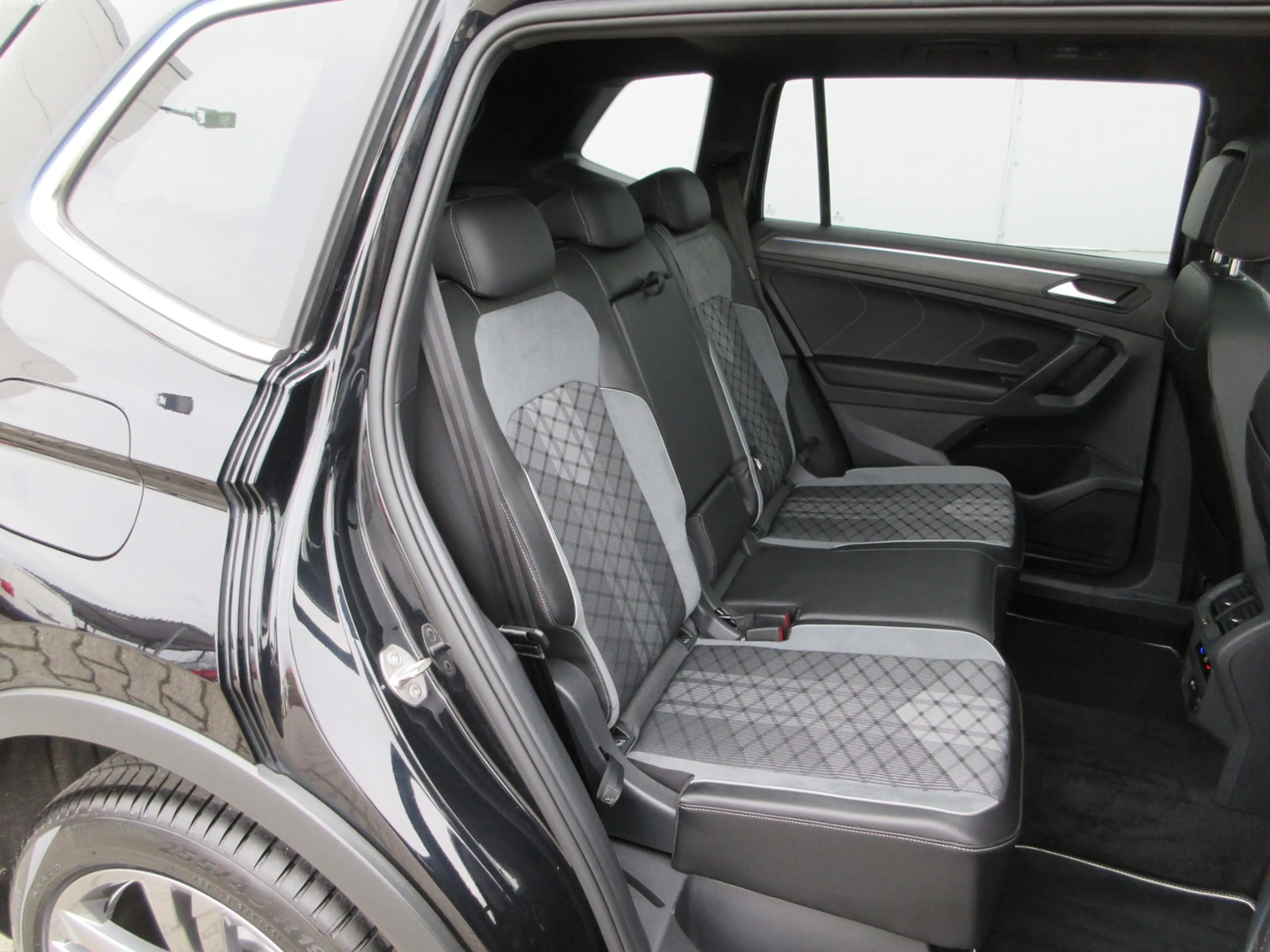 Volkswagen Tiguan Allspace 2.0 TDI 200PS 4M DSG R-Line PANORAMA/STAND-HZ/MAT — photo 9