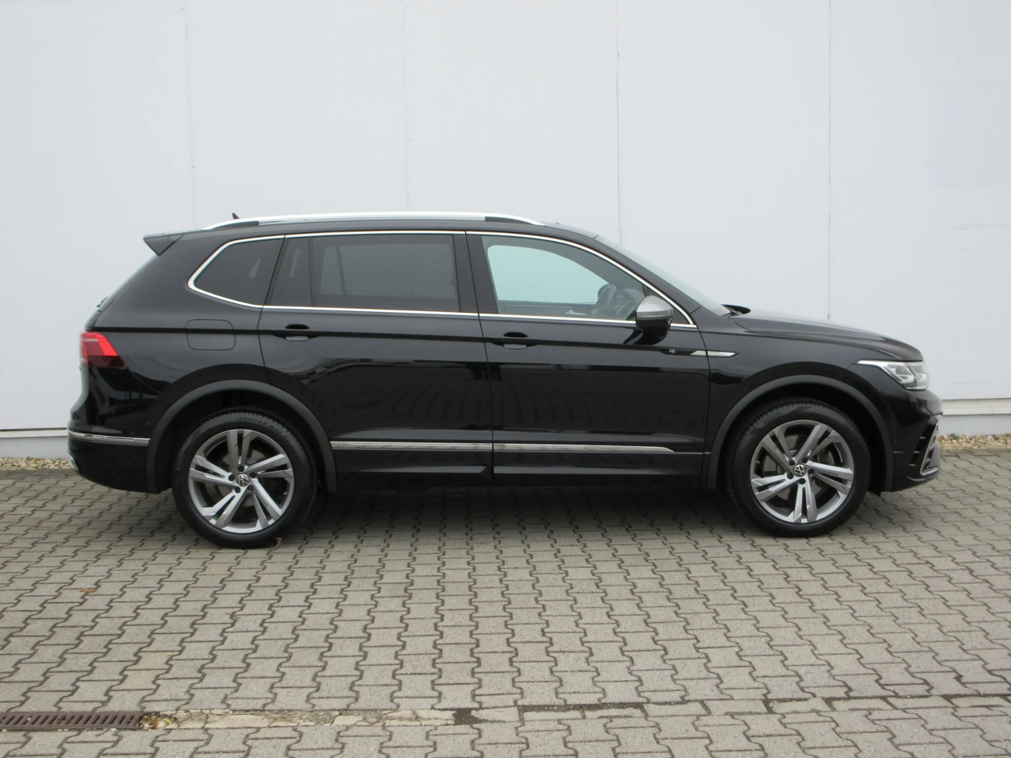 Volkswagen Tiguan Allspace 2.0 TDI 200PS 4M DSG R-Line PANORAMA/STAND-HZ/MAT — photo 2
