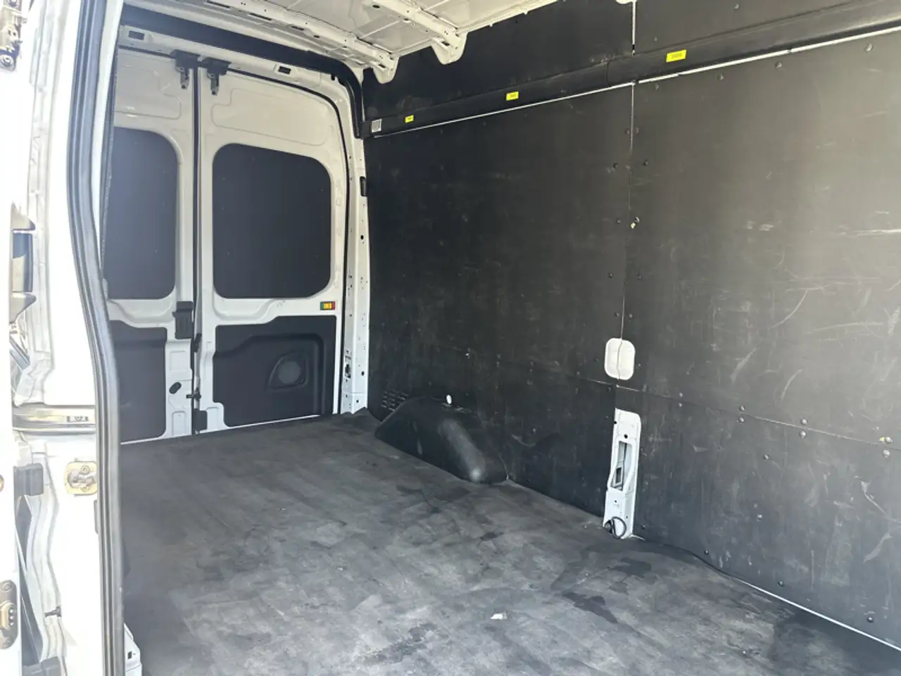Ford Transit Cargo Van снимка Ford Transit Cargo Van
