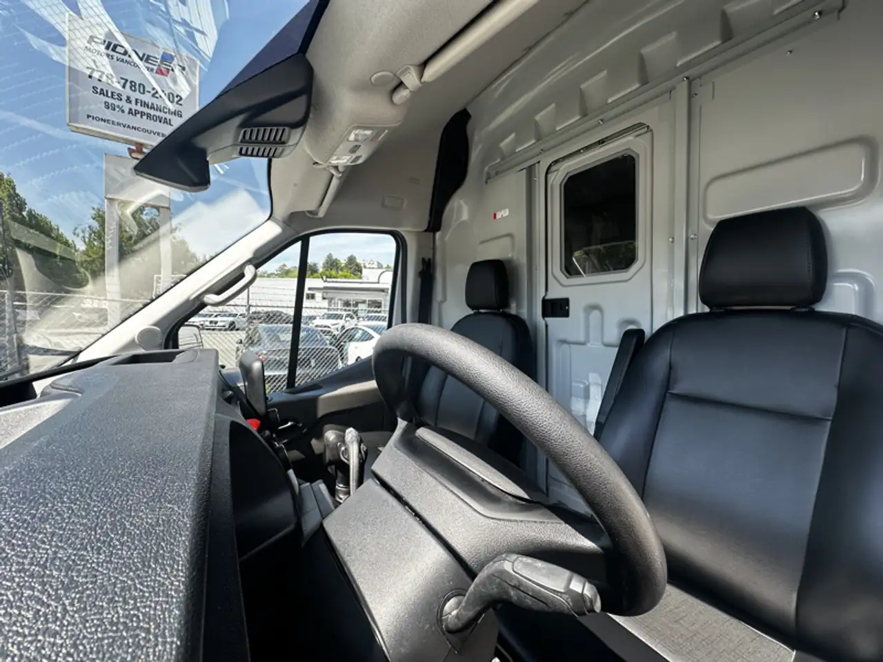 Ford Transit Cargo Van снимка Ford Transit Cargo Van