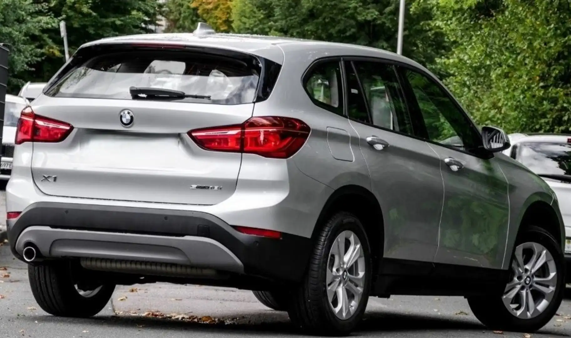 BMW X1 X1 sdrive18i Advantage 140cv Argento - 2