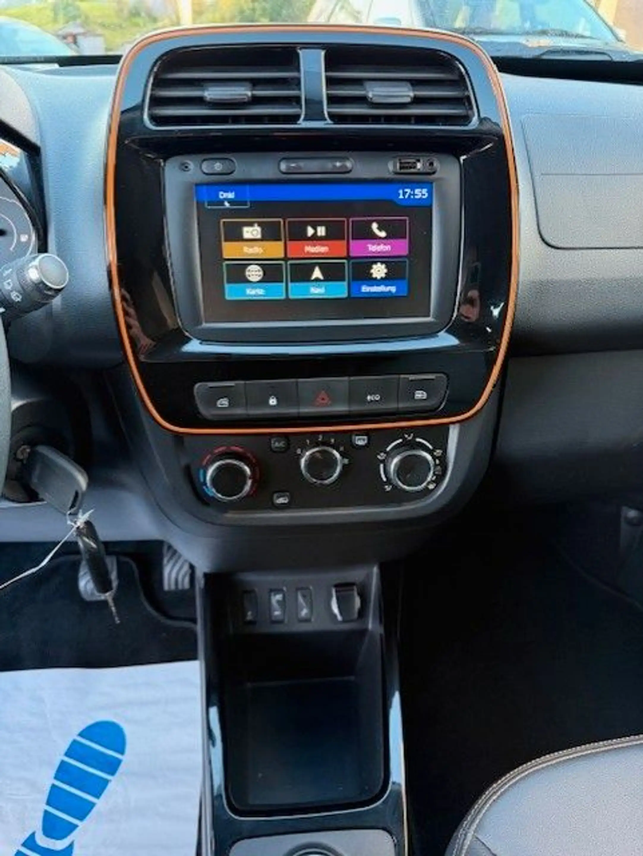 Dacia Spring ElectricComfortPlus*NAVI*LEDER*KAMERA*TEMP — photo 19