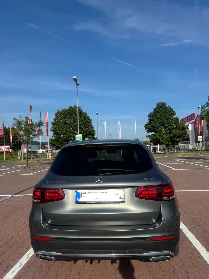 Mercedes-Benz GLC 300 e 4Matic 9G-TRONIC AMG Line - 2