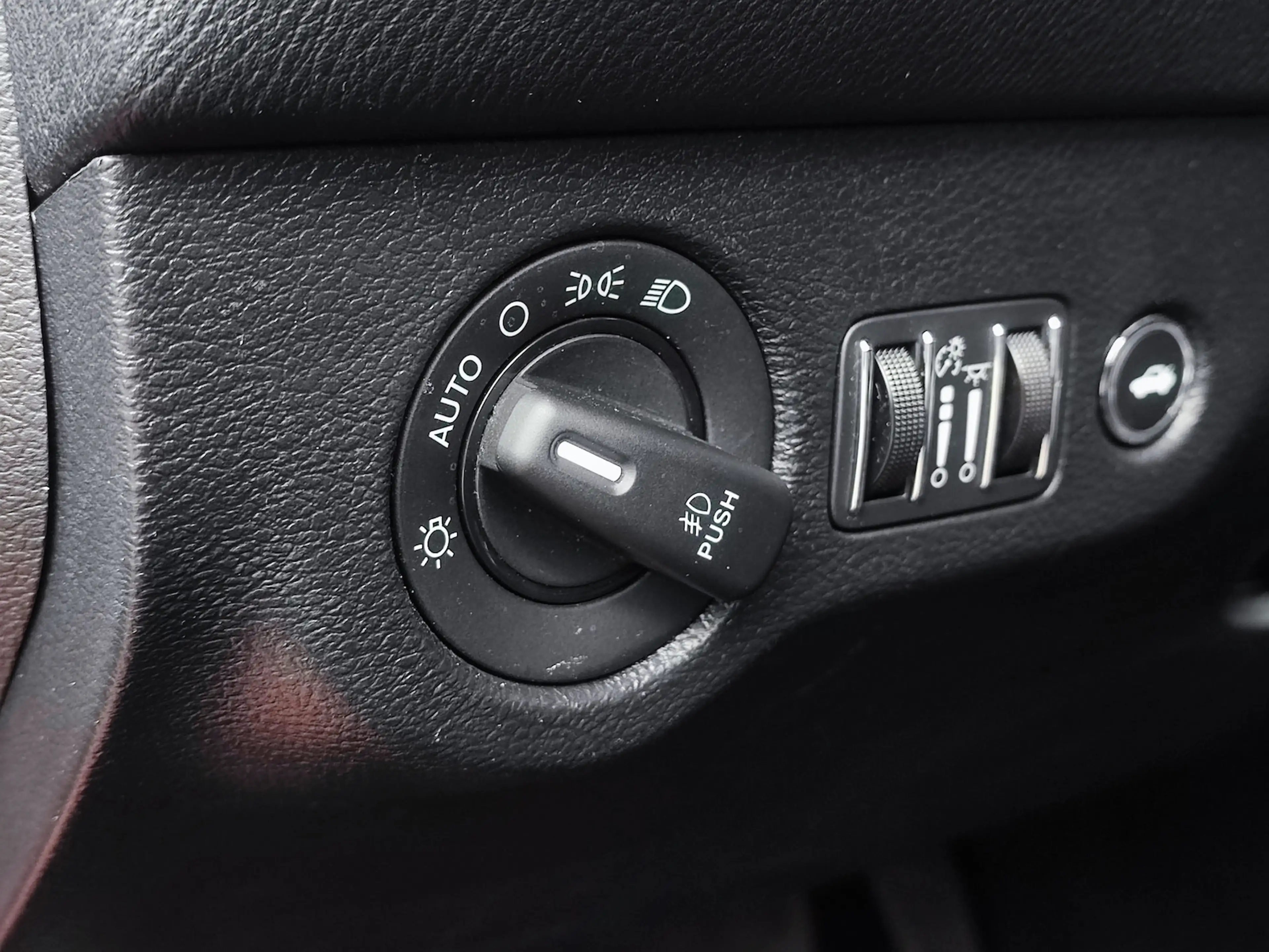 Dodge Challenger R/T 345 V8 HEMI|LED|LEDER|SHZ|KAMERA| — photo 19