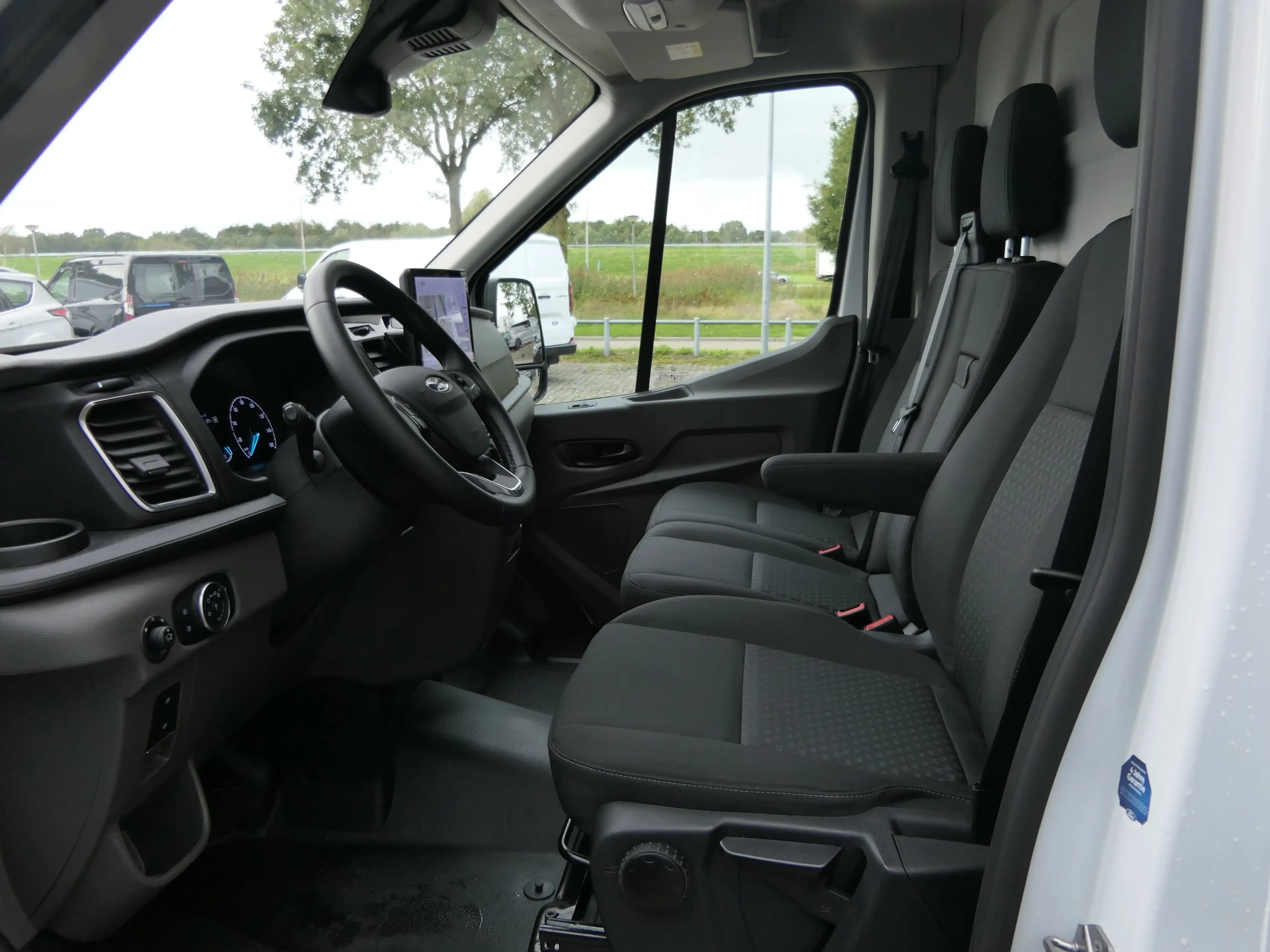 Ford E-Transit 350 L2H3 Trend 68 kWh | Laadruimte Pakket | Naviga — photo 5