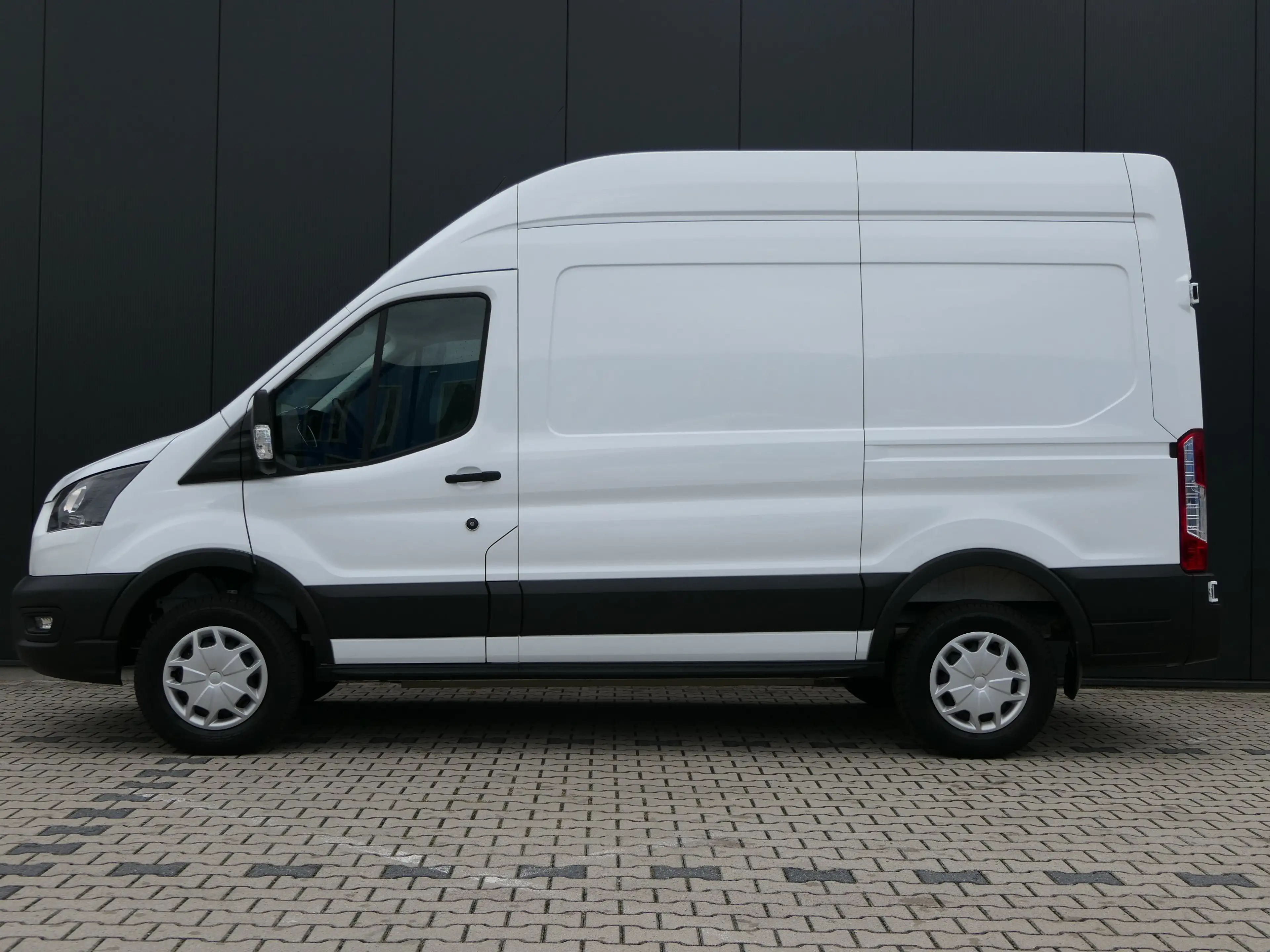 Ford E-Transit 350 L2H3 Trend 68 kWh | Laadruimte Pakket | Naviga — photo 2