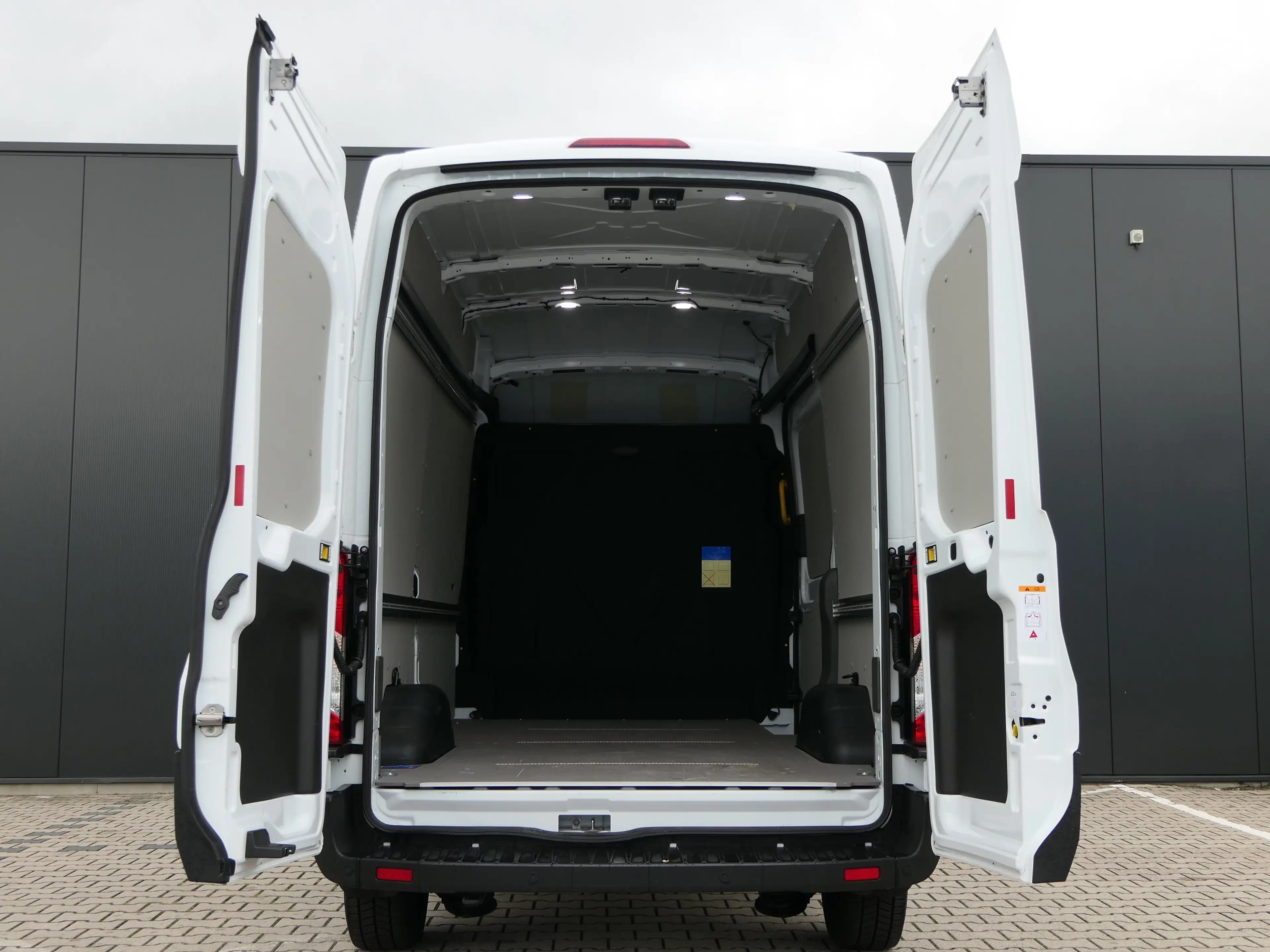 Ford E-Transit 350 L2H3 Trend 68 kWh | Laadruimte Pakket | Naviga — photo 8