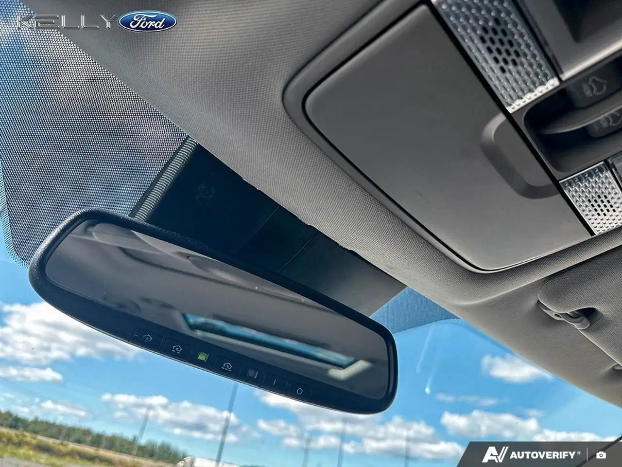 Kia Telluride снимка Kia Telluride