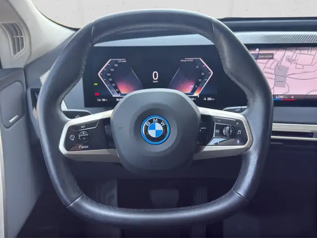 BMW Ix view 11