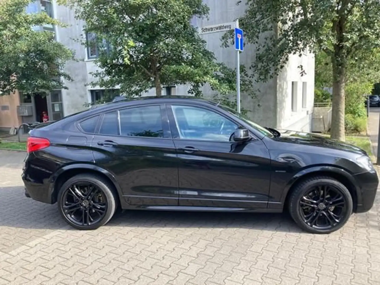 BMW X4 M xDrive35d Aut. Sport Černá - 2