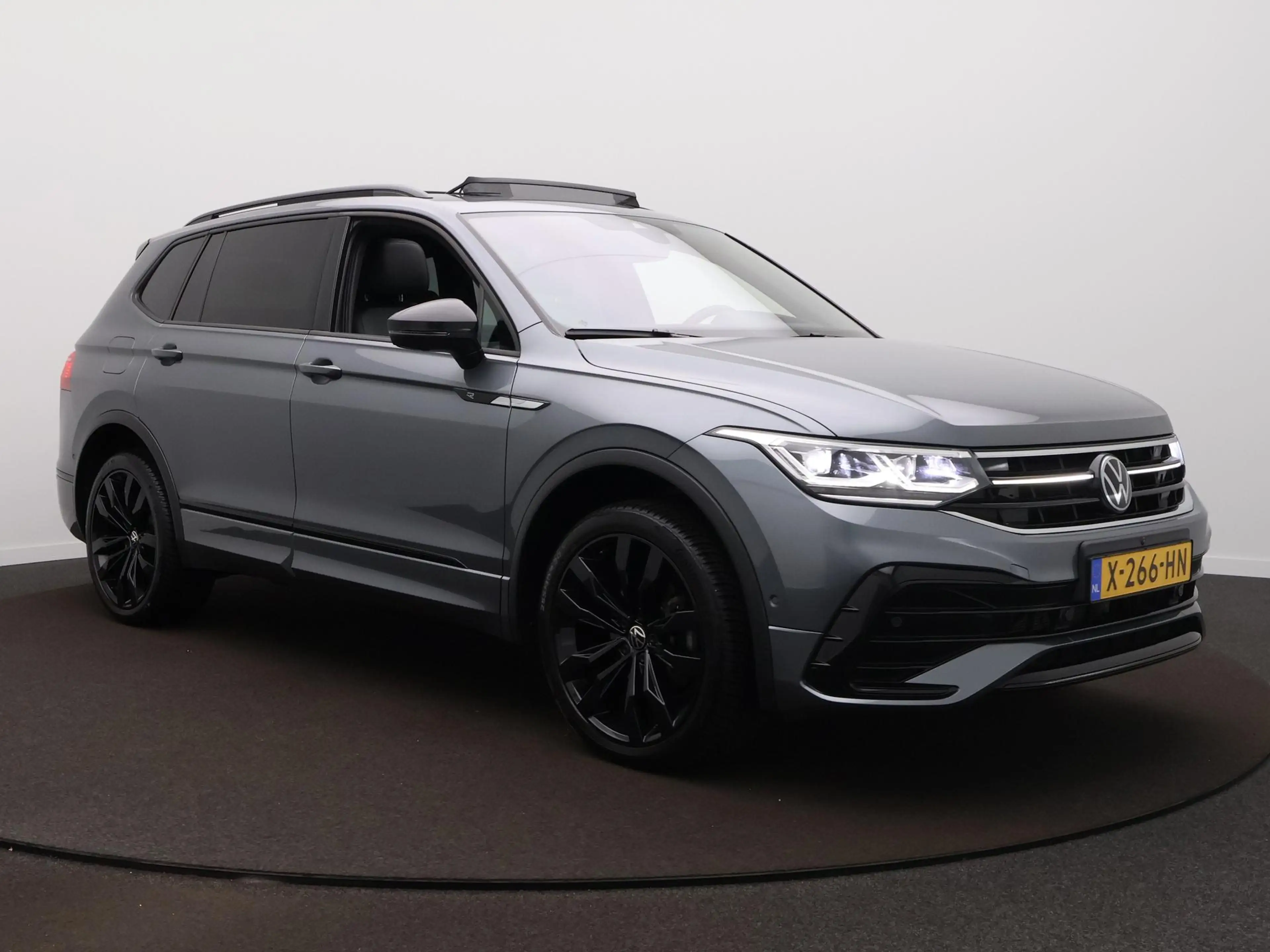 Volkswagen Tiguan Allspace 1.5 TSI R-Line Business 7p. / 360 Camera / Adap. C — photo 3