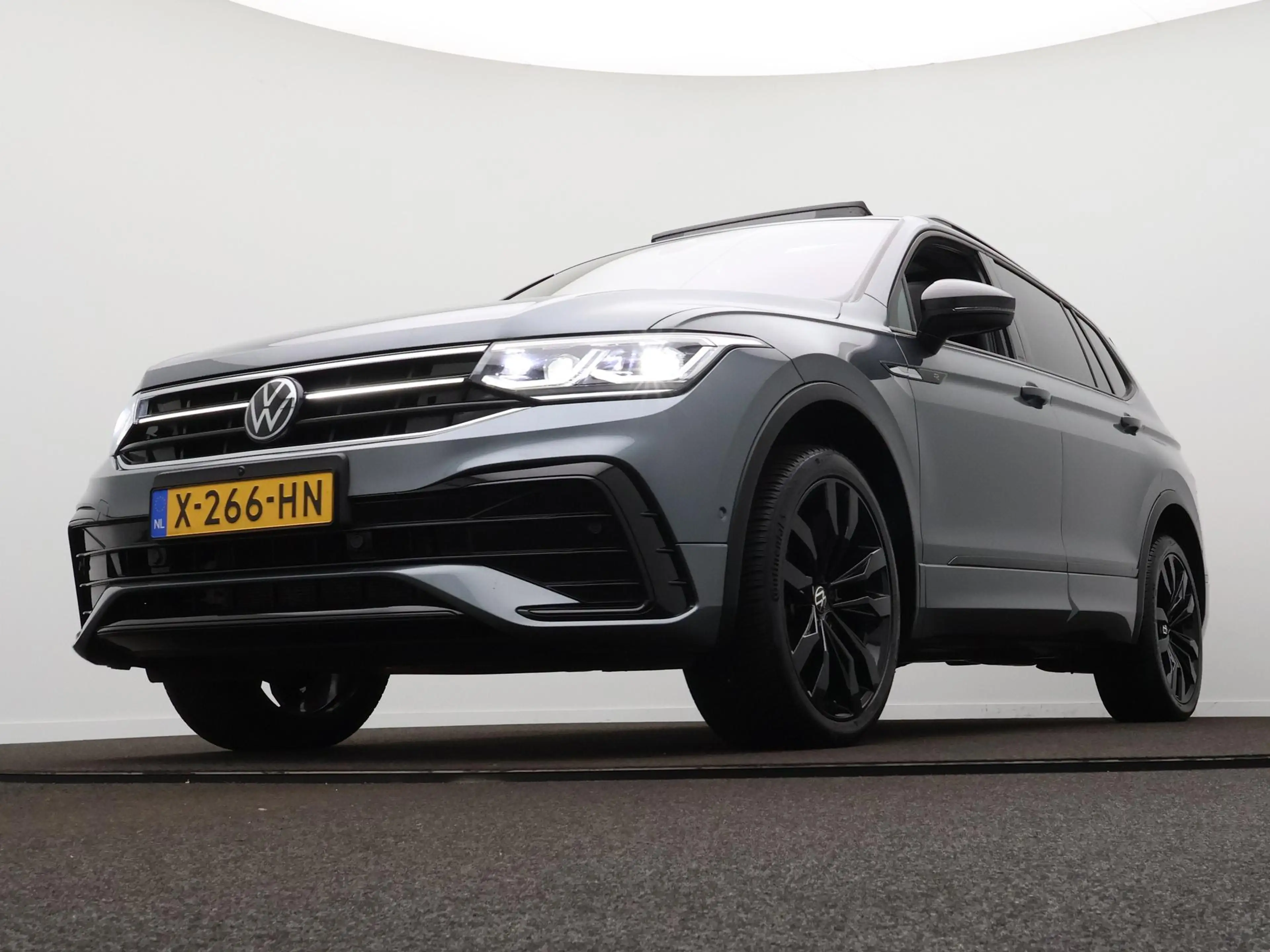 Volkswagen Tiguan Allspace 1.5 TSI R-Line Business 7p. / 360 Camera / Adap. C — photo 9