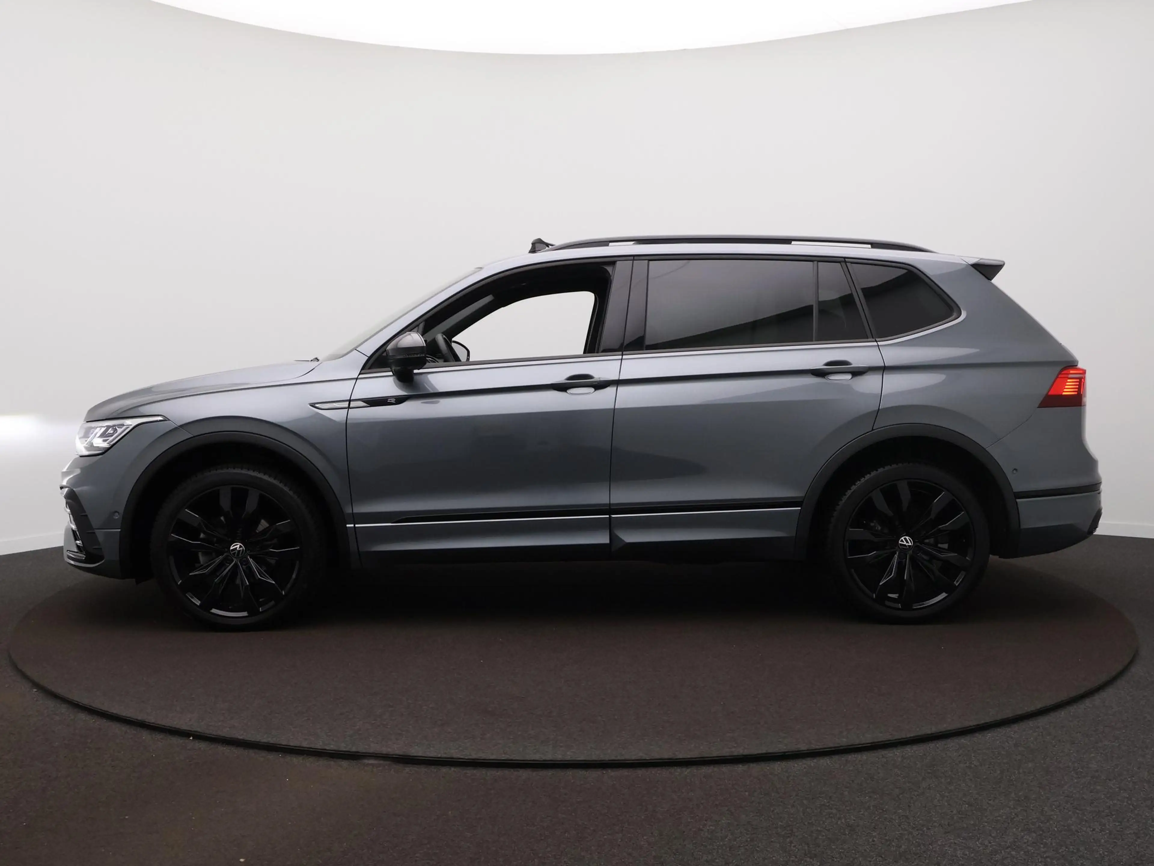 Volkswagen Tiguan Allspace 1.5 TSI R-Line Business 7p. / 360 Camera / Adap. C — photo 8