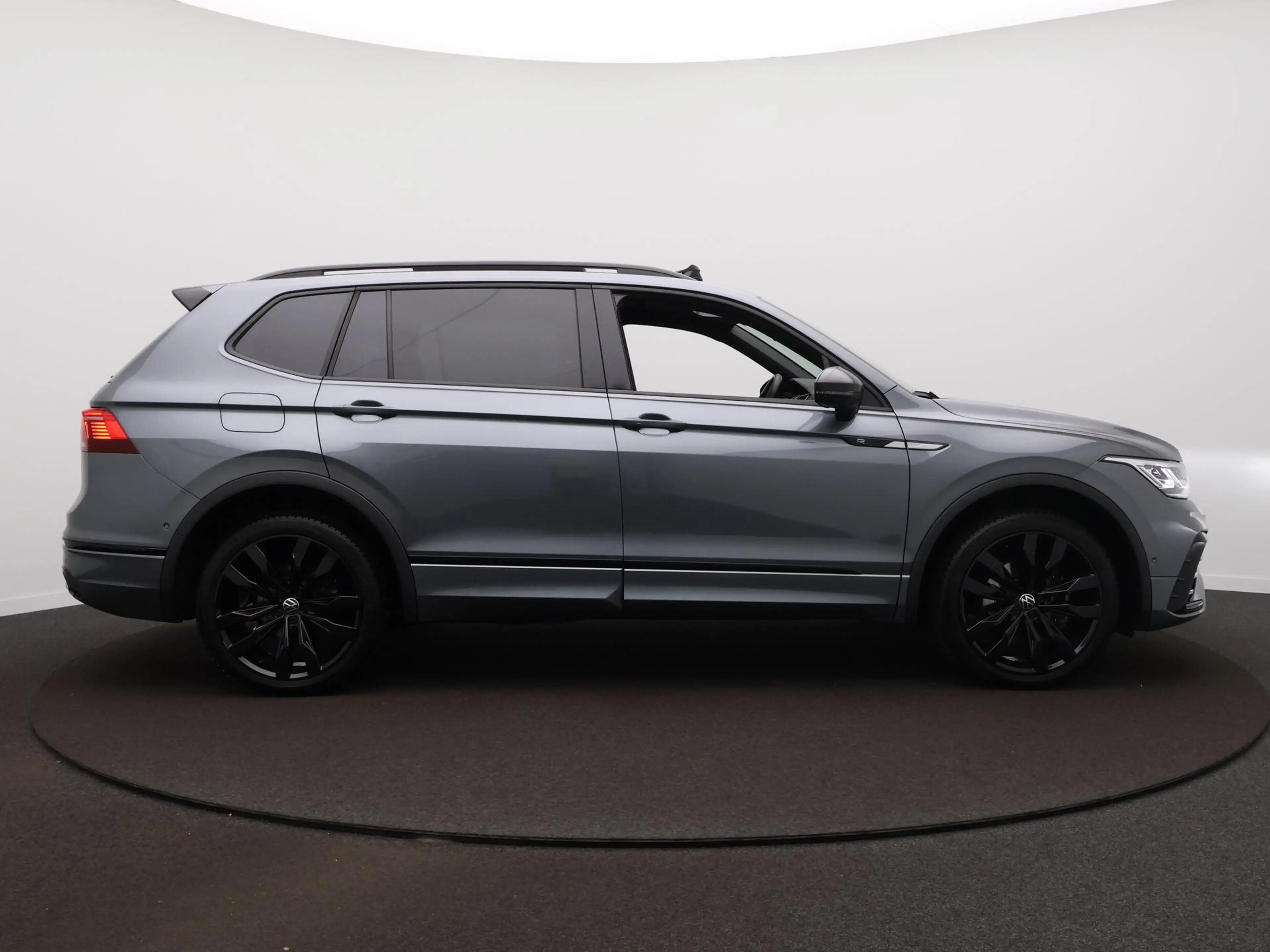 Volkswagen Tiguan Allspace 1.5 TSI R-Line Business 7p. / 360 Camera / Adap. C — photo 4