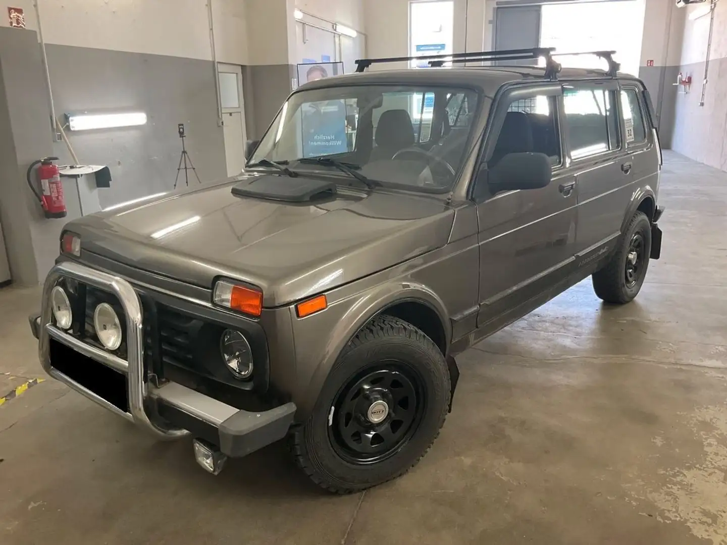 Lada Taiga Niva Taiga 5-trg. Basis 4x4 Klima Dotz A/T LED Grigio - 1