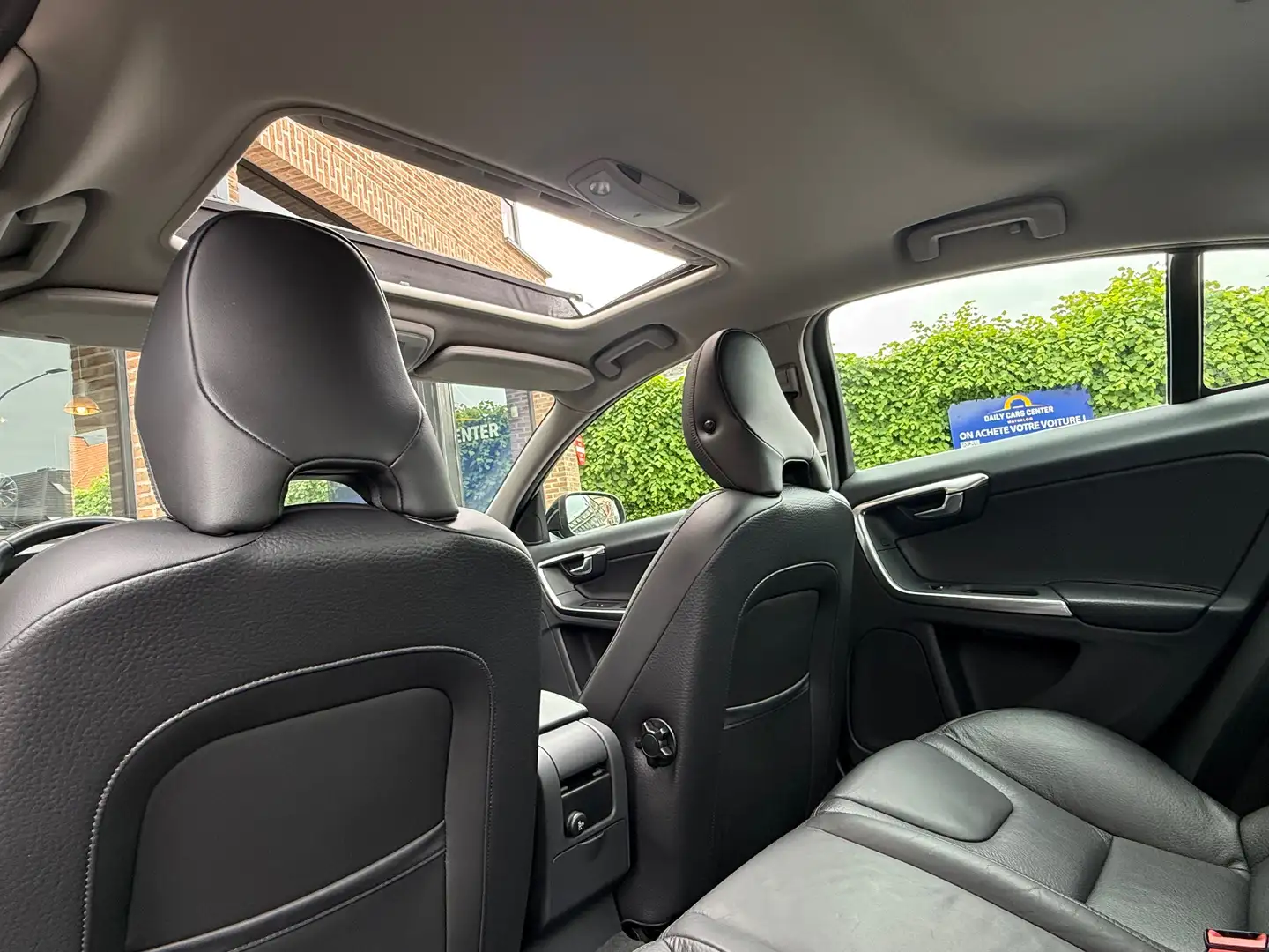 Volvo S60 2.0 D3 Start/Stop Geartronic I cuir I Pano I Full carnet I 1er main I Carnet Schwarz - 2