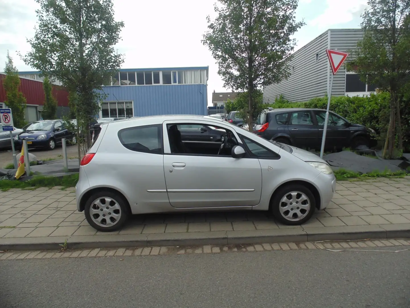 Mitsubishi Colt 1.3 Invite 2005 Grau - 2